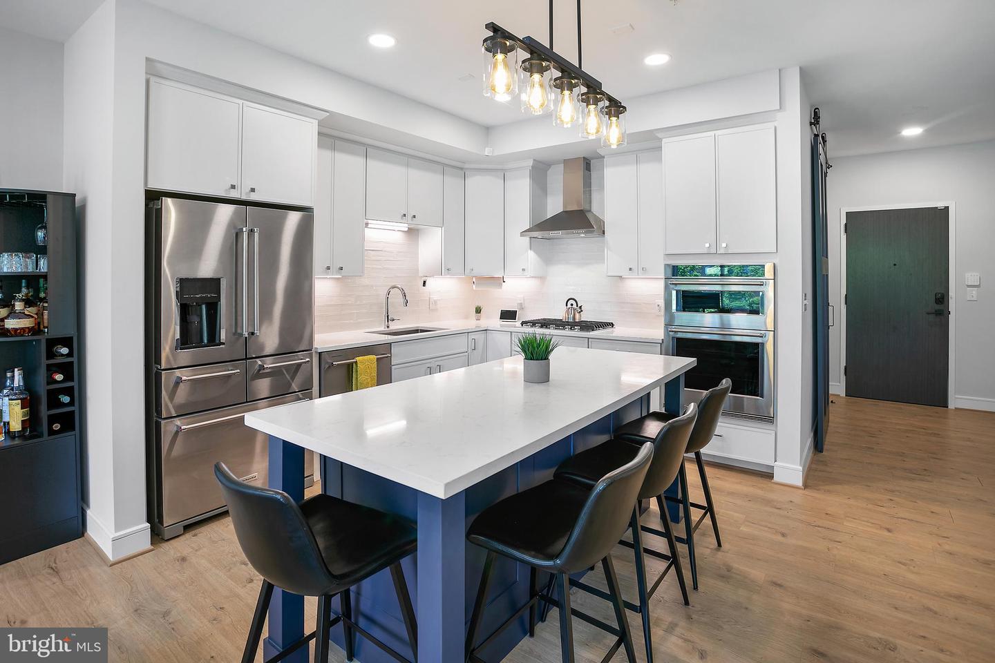 635 SLATERS LN #105, ALEXANDRIA, Virginia 22314, 1 Bedroom Bedrooms, ,2 BathroomsBathrooms,Residential,For sale,635 SLATERS LN #105,VAAX2045608 MLS # VAAX2045608