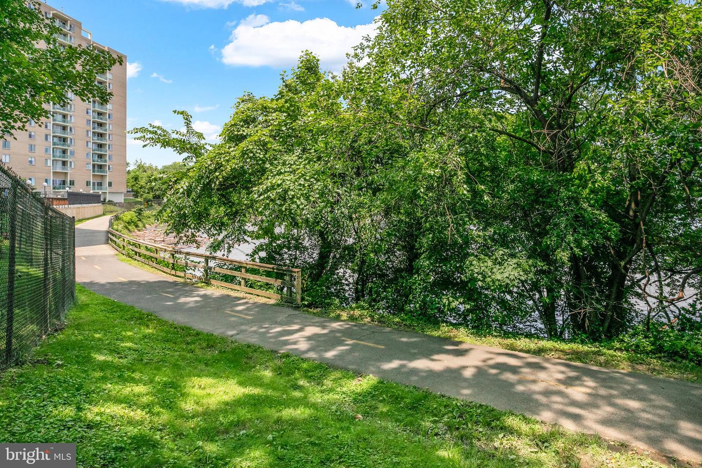 635 SLATERS LN #105, ALEXANDRIA, Virginia 22314, 1 Bedroom Bedrooms, ,2 BathroomsBathrooms,Residential,For sale,635 SLATERS LN #105,VAAX2045608 MLS # VAAX2045608