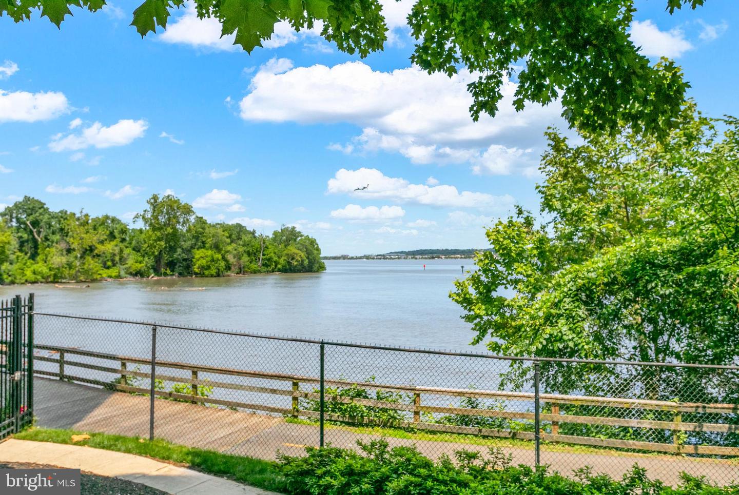 635 SLATERS LN #105, ALEXANDRIA, Virginia 22314, 1 Bedroom Bedrooms, ,2 BathroomsBathrooms,Residential,For sale,635 SLATERS LN #105,VAAX2045608 MLS # VAAX2045608