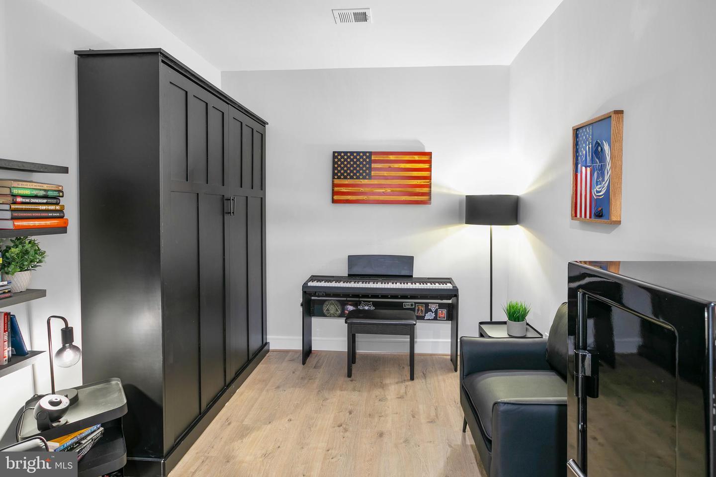 635 SLATERS LN #105, ALEXANDRIA, Virginia 22314, 1 Bedroom Bedrooms, ,2 BathroomsBathrooms,Residential,For sale,635 SLATERS LN #105,VAAX2045608 MLS # VAAX2045608