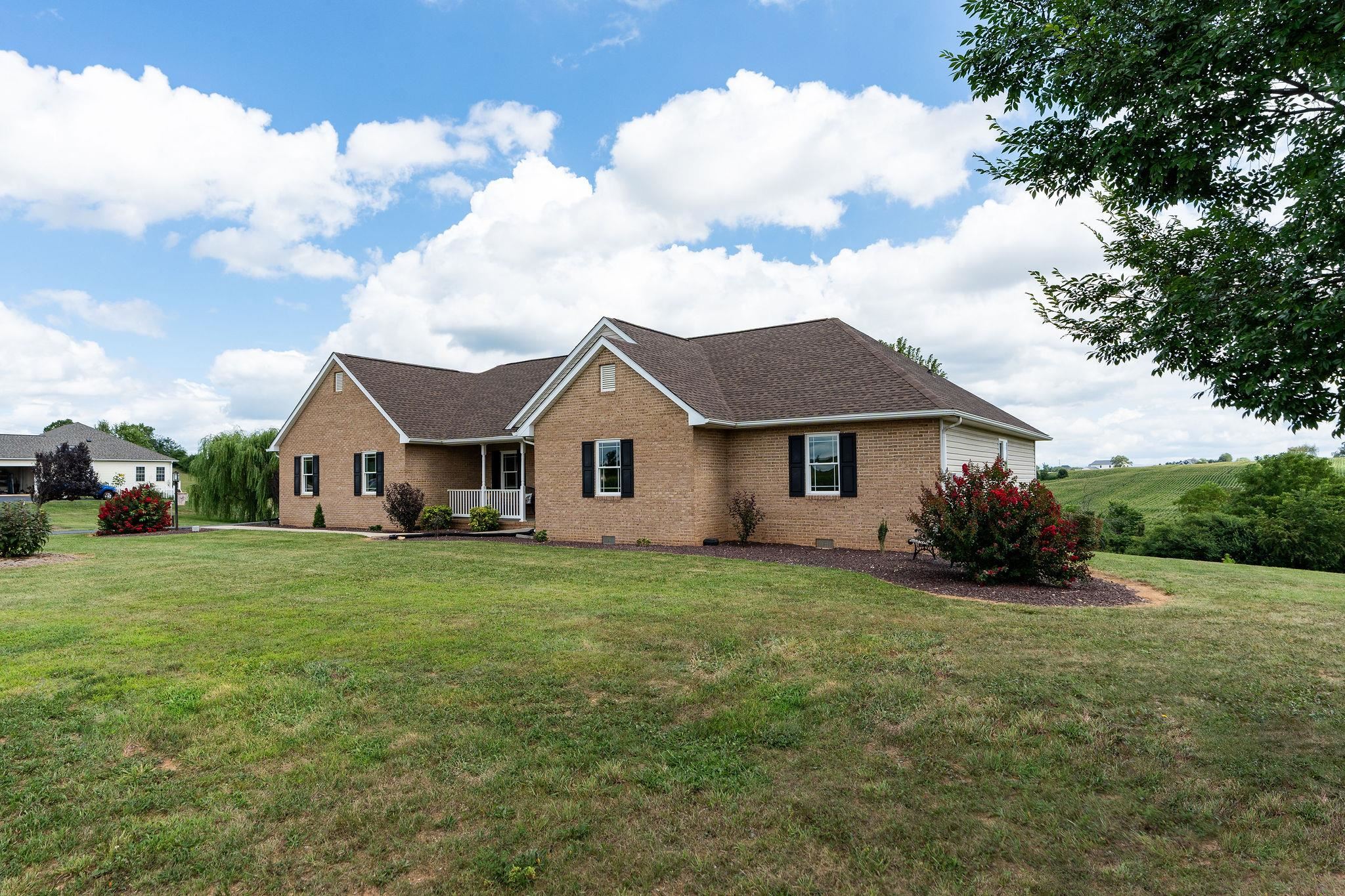 1550 CHRISTIANS CREEK RD, STAUNTON, Virginia 24401, 3 Bedrooms Bedrooms, ,2 BathroomsBathrooms,Residential,1550 CHRISTIANS CREEK RD,667817 MLS # 667817