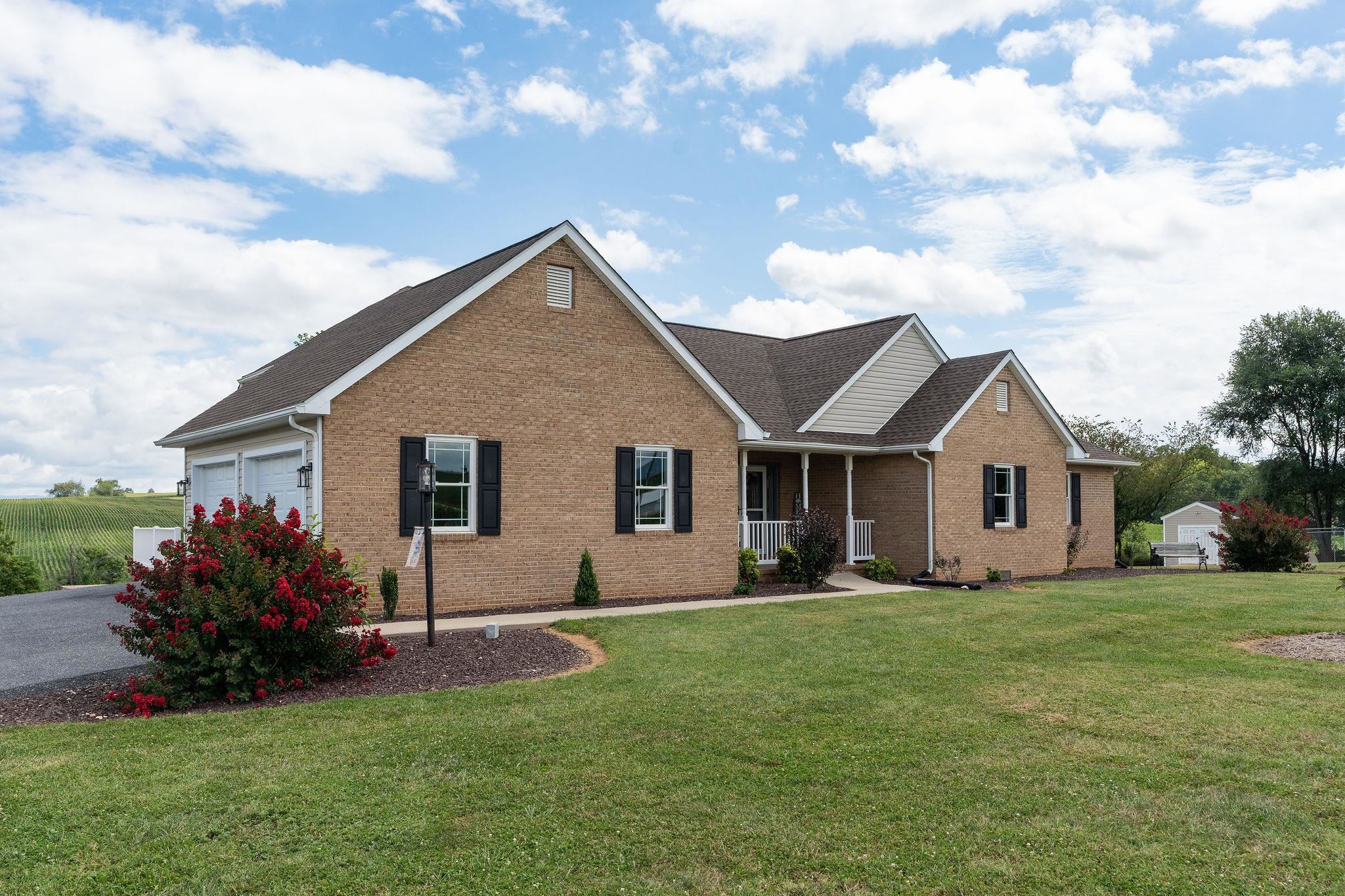 1550 CHRISTIANS CREEK RD, STAUNTON, Virginia 24401, 3 Bedrooms Bedrooms, ,2 BathroomsBathrooms,Residential,1550 CHRISTIANS CREEK RD,667817 MLS # 667817