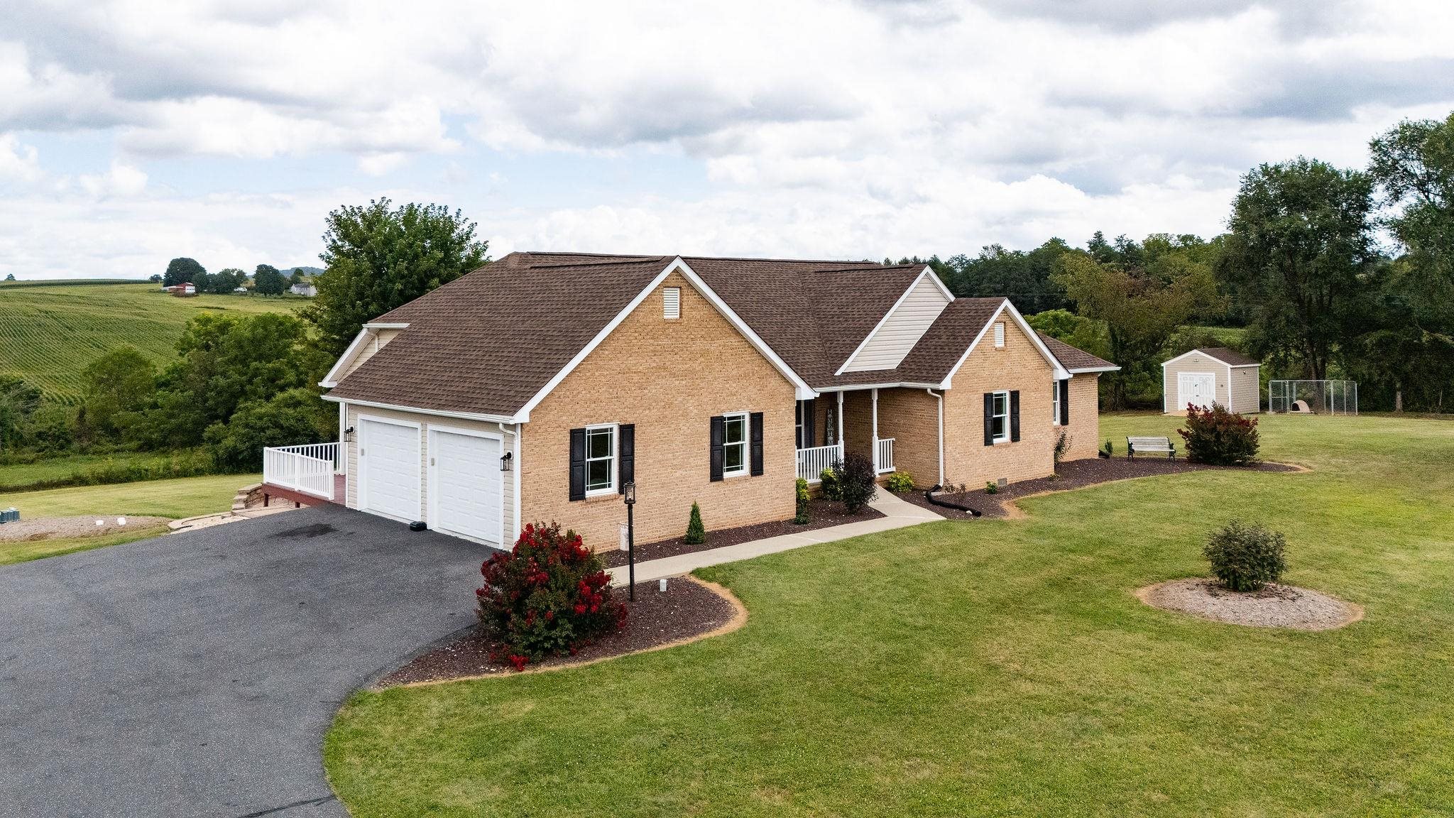 1550 CHRISTIANS CREEK RD, STAUNTON, Virginia 24401, 3 Bedrooms Bedrooms, ,2 BathroomsBathrooms,Residential,1550 CHRISTIANS CREEK RD,667817 MLS # 667817