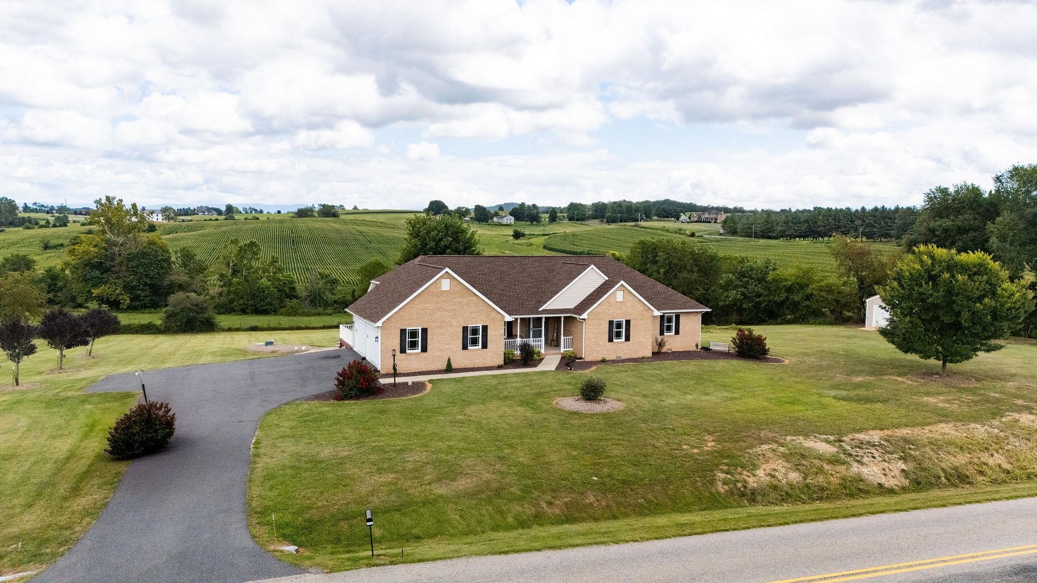 1550 CHRISTIANS CREEK RD, STAUNTON, Virginia 24401, 3 Bedrooms Bedrooms, ,2 BathroomsBathrooms,Residential,1550 CHRISTIANS CREEK RD,667817 MLS # 667817