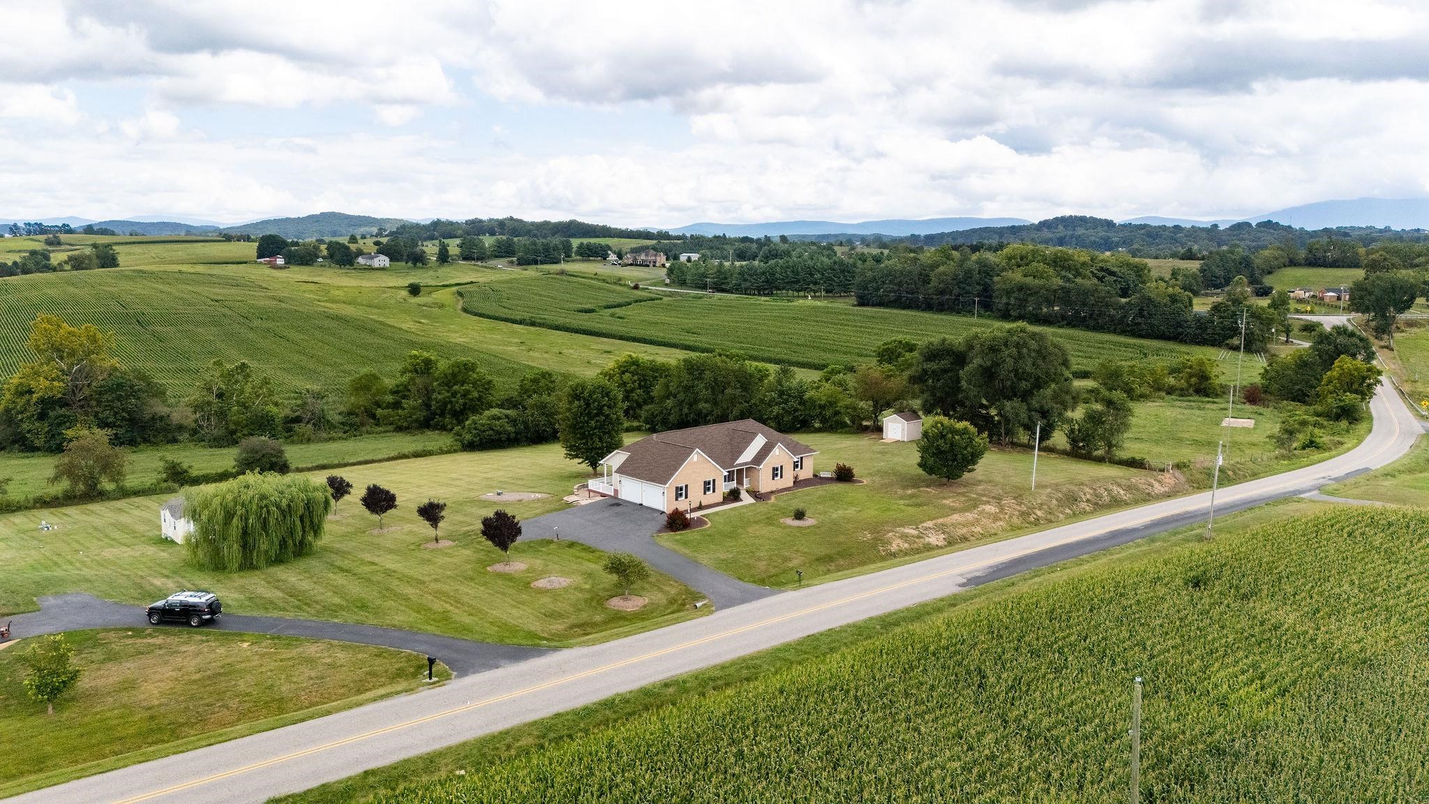 1550 CHRISTIANS CREEK RD, STAUNTON, Virginia 24401, 3 Bedrooms Bedrooms, ,2 BathroomsBathrooms,Residential,1550 CHRISTIANS CREEK RD,667817 MLS # 667817