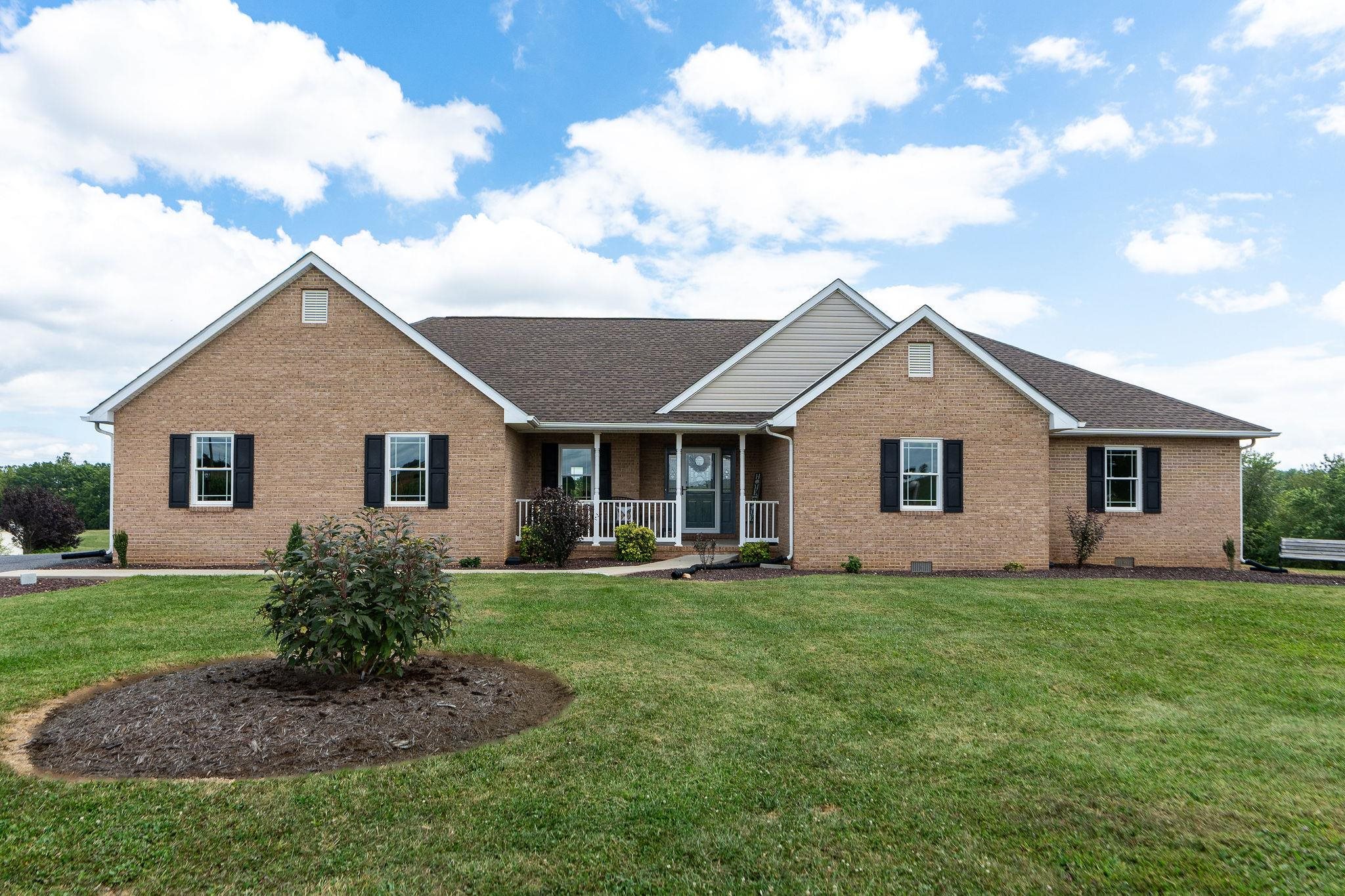 1550 CHRISTIANS CREEK RD, STAUNTON, Virginia 24401, 3 Bedrooms Bedrooms, ,2 BathroomsBathrooms,Residential,1550 CHRISTIANS CREEK RD,667817 MLS # 667817