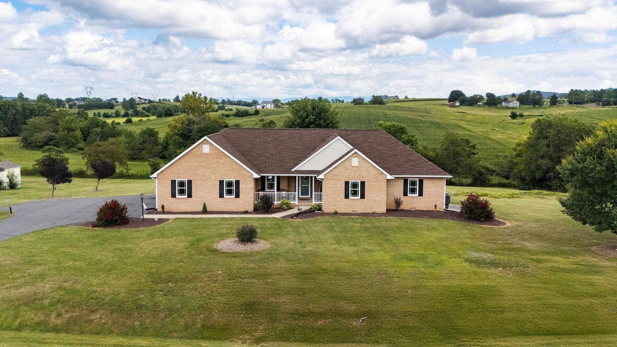 1550 CHRISTIANS CREEK RD, STAUNTON, Virginia 24401, 3 Bedrooms Bedrooms, ,2 BathroomsBathrooms,Residential,1550 CHRISTIANS CREEK RD,667817 MLS # 667817
