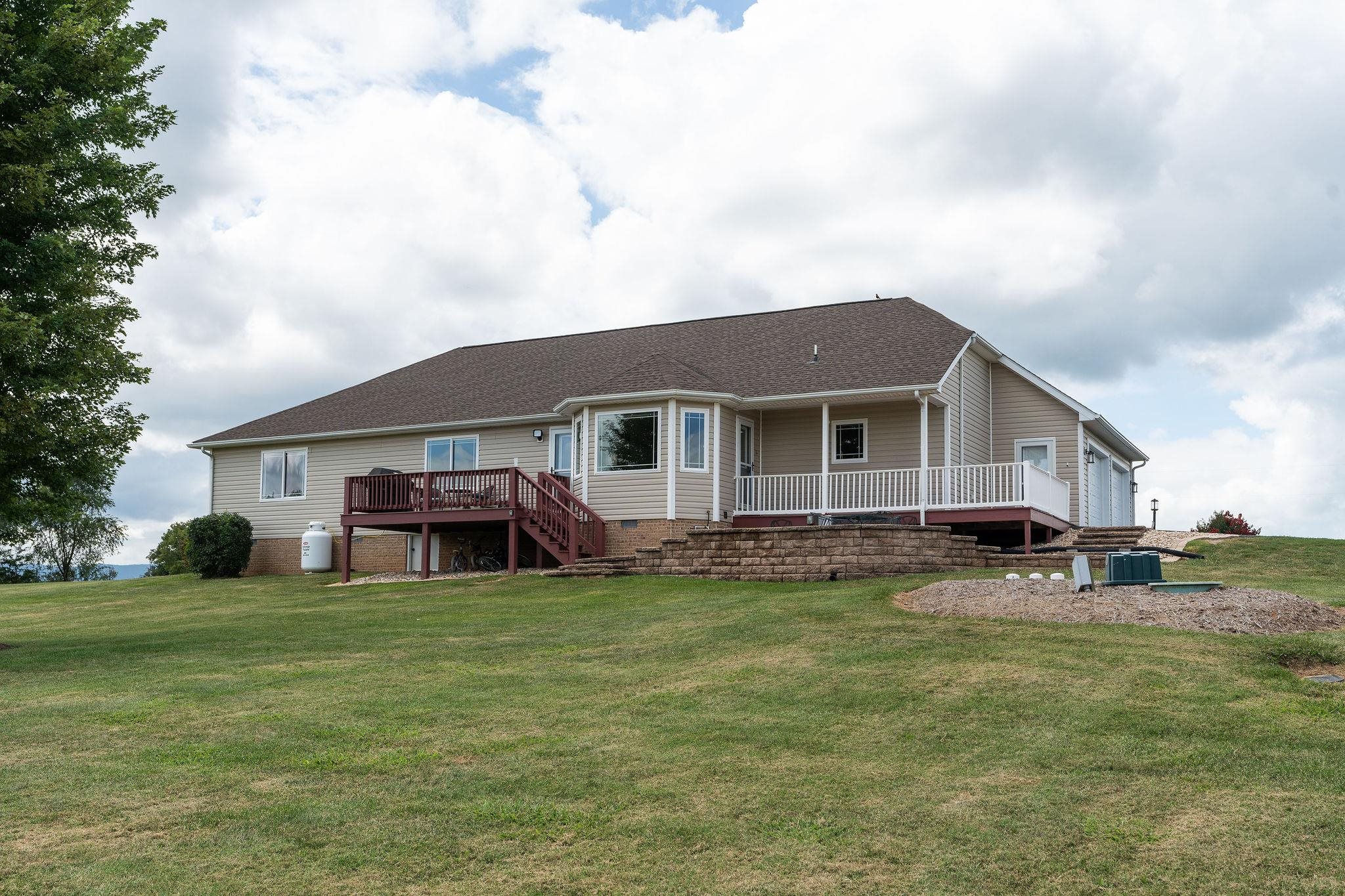 1550 CHRISTIANS CREEK RD, STAUNTON, Virginia 24401, 3 Bedrooms Bedrooms, ,2 BathroomsBathrooms,Residential,1550 CHRISTIANS CREEK RD,667817 MLS # 667817