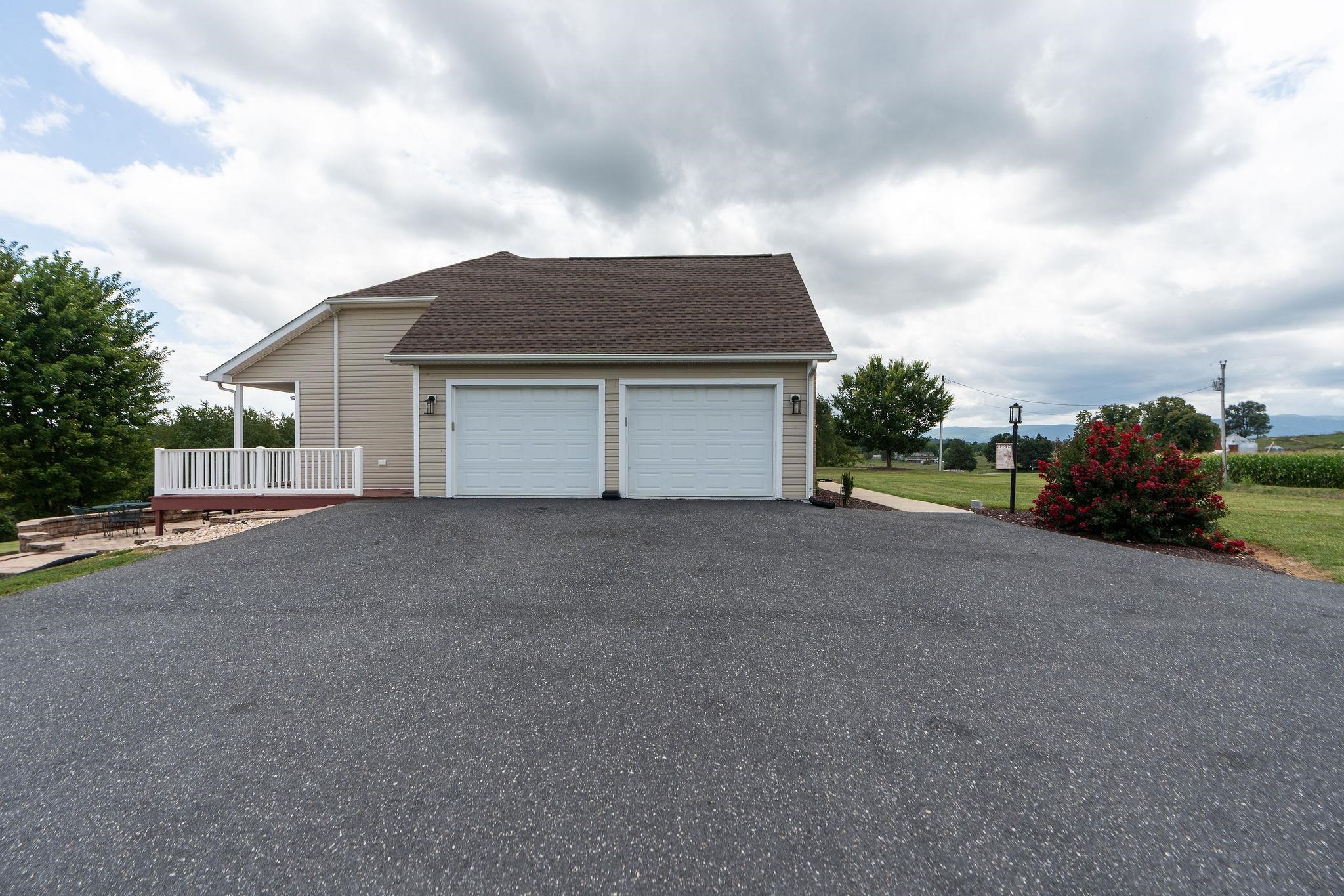 1550 CHRISTIANS CREEK RD, STAUNTON, Virginia 24401, 3 Bedrooms Bedrooms, ,2 BathroomsBathrooms,Residential,1550 CHRISTIANS CREEK RD,667817 MLS # 667817
