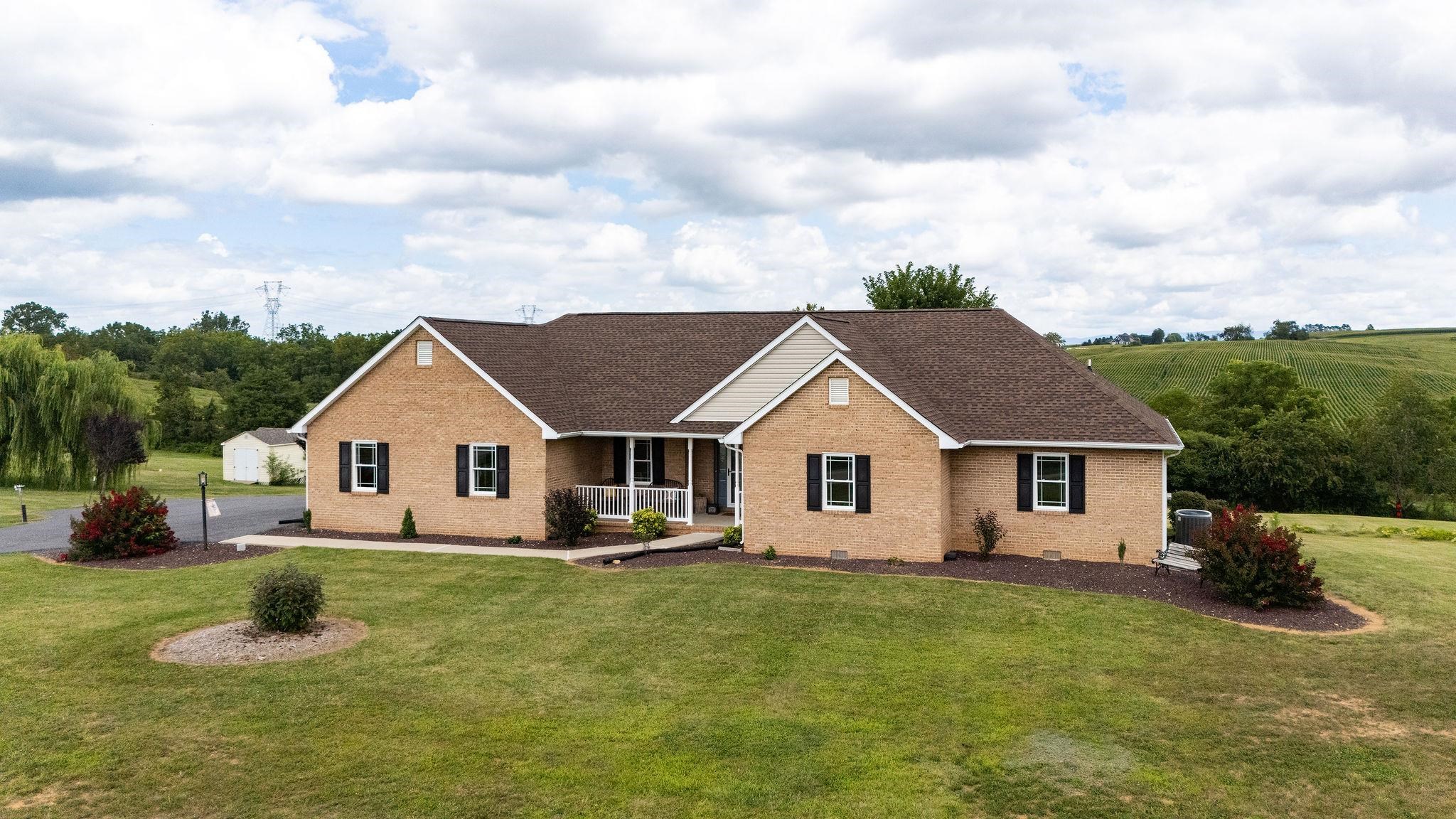 1550 CHRISTIANS CREEK RD, STAUNTON, Virginia 24401, 3 Bedrooms Bedrooms, ,2 BathroomsBathrooms,Residential,1550 CHRISTIANS CREEK RD,667817 MLS # 667817