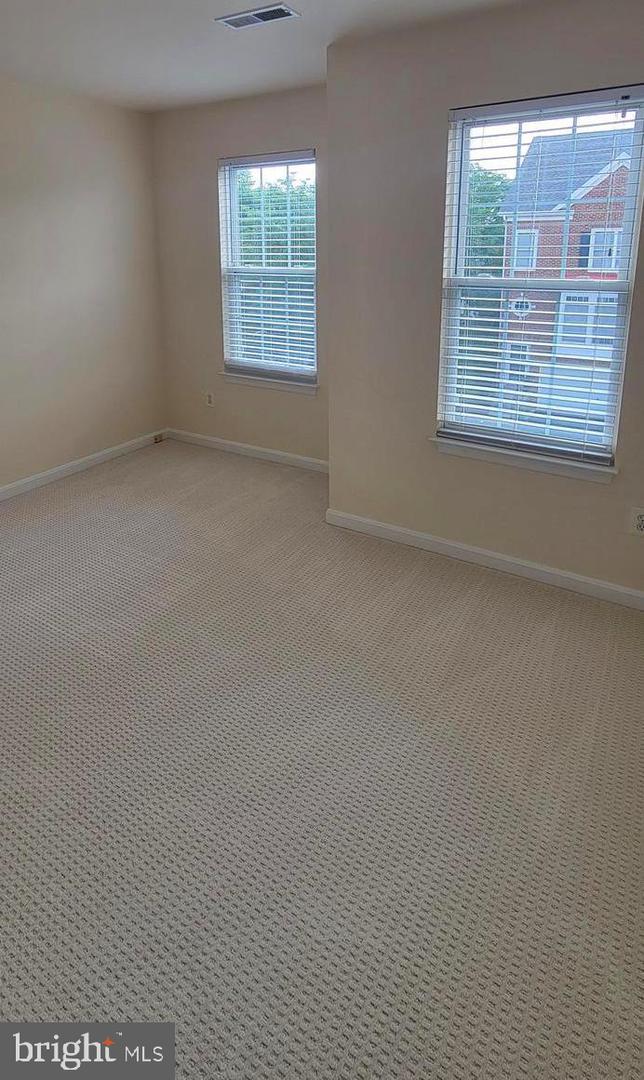 25206 DUNVEGAN SQ, CHANTILLY, Virginia 20152, 3 Bedrooms Bedrooms, ,2 BathroomsBathrooms,Residential,For sale,25206 DUNVEGAN SQ,VALO2100224 MLS # VALO2100224