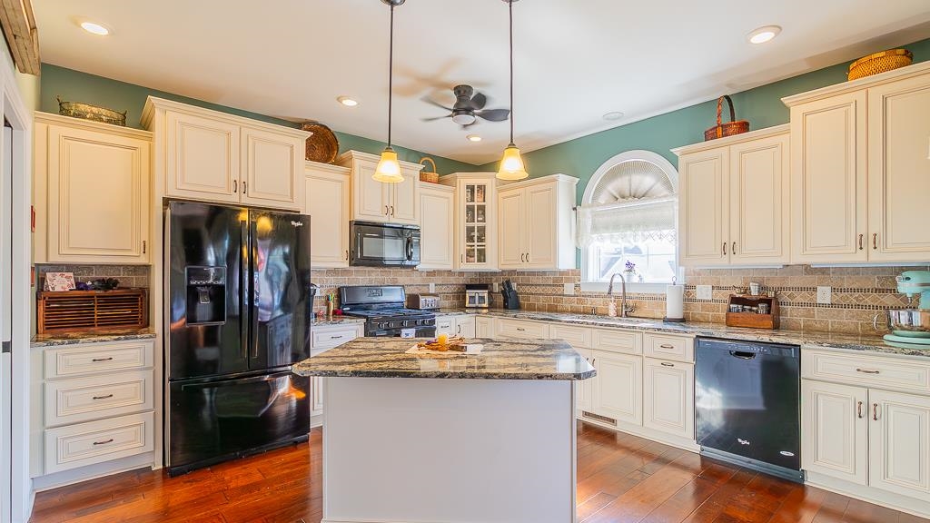 1689 BALD EAGLE CIR, HARRISONBURG, Virginia 22801, 3 Bedrooms Bedrooms, ,3 BathroomsBathrooms,Residential,1689 BALD EAGLE CIR,667827 MLS # 667827