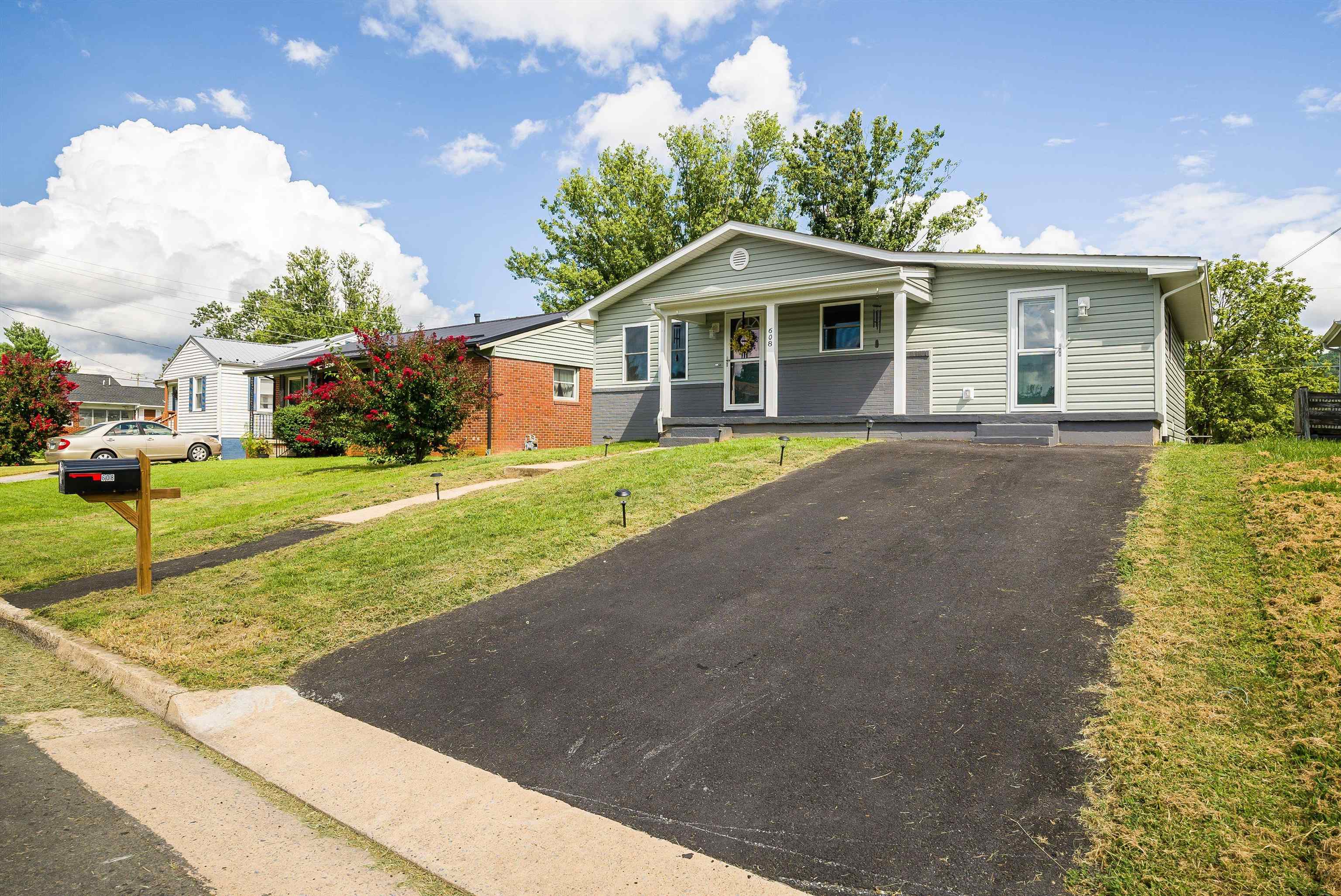 608 ARCH AVE, WAYNESBORO, Virginia 22980, 5 Bedrooms Bedrooms, ,3 BathroomsBathrooms,Residential,608 ARCH AVE,667835 MLS # 667835