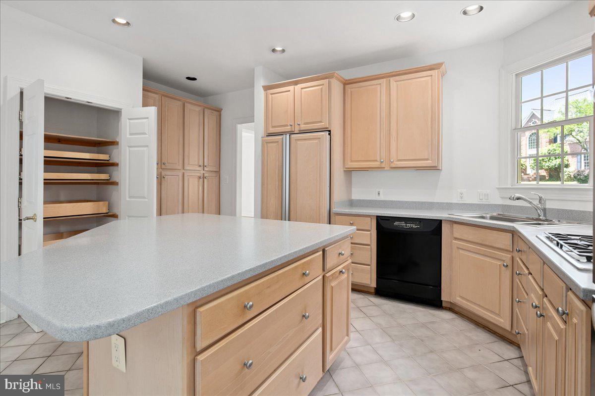 11408 GREEN MOOR LN, OAKTON, Virginia 22124, 5 Bedrooms Bedrooms, ,4 BathroomsBathrooms,Residential,For sale,11408 GREEN MOOR LN,VAFX2255166 MLS # VAFX2255166