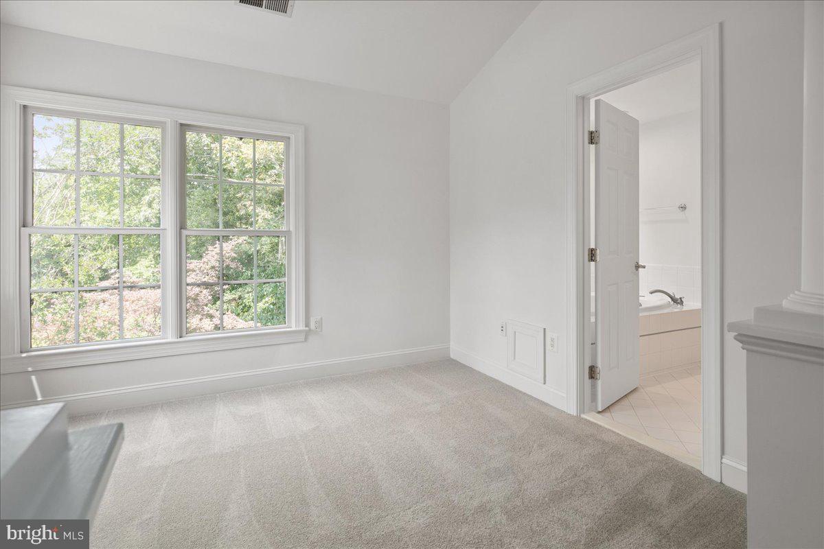 11408 GREEN MOOR LN, OAKTON, Virginia 22124, 5 Bedrooms Bedrooms, ,4 BathroomsBathrooms,Residential,For sale,11408 GREEN MOOR LN,VAFX2255166 MLS # VAFX2255166