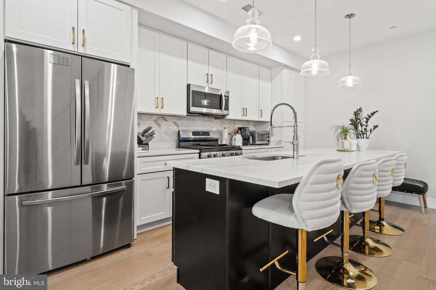 1509 D ST NE #2, WASHINGTON, District Of Columbia 20002, 4 Bedrooms Bedrooms, ,3 BathroomsBathrooms,Residential,For sale,1509 D ST NE #2,DCDC2211412 MLS # DCDC2211412