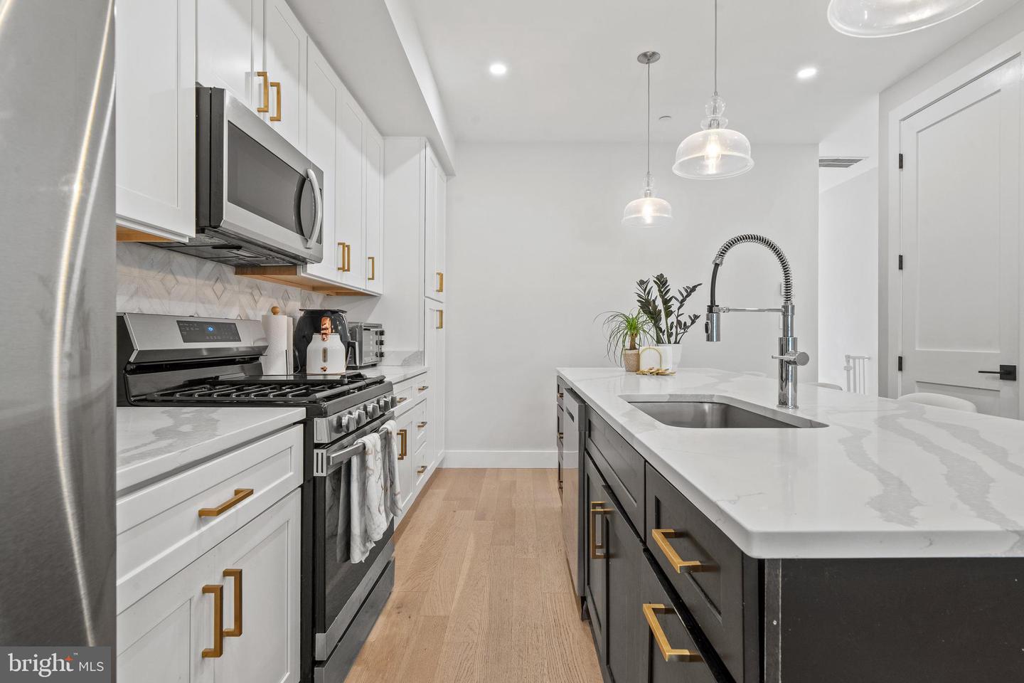 1509 D ST NE #2, WASHINGTON, District Of Columbia 20002, 4 Bedrooms Bedrooms, ,3 BathroomsBathrooms,Residential,For sale,1509 D ST NE #2,DCDC2211412 MLS # DCDC2211412