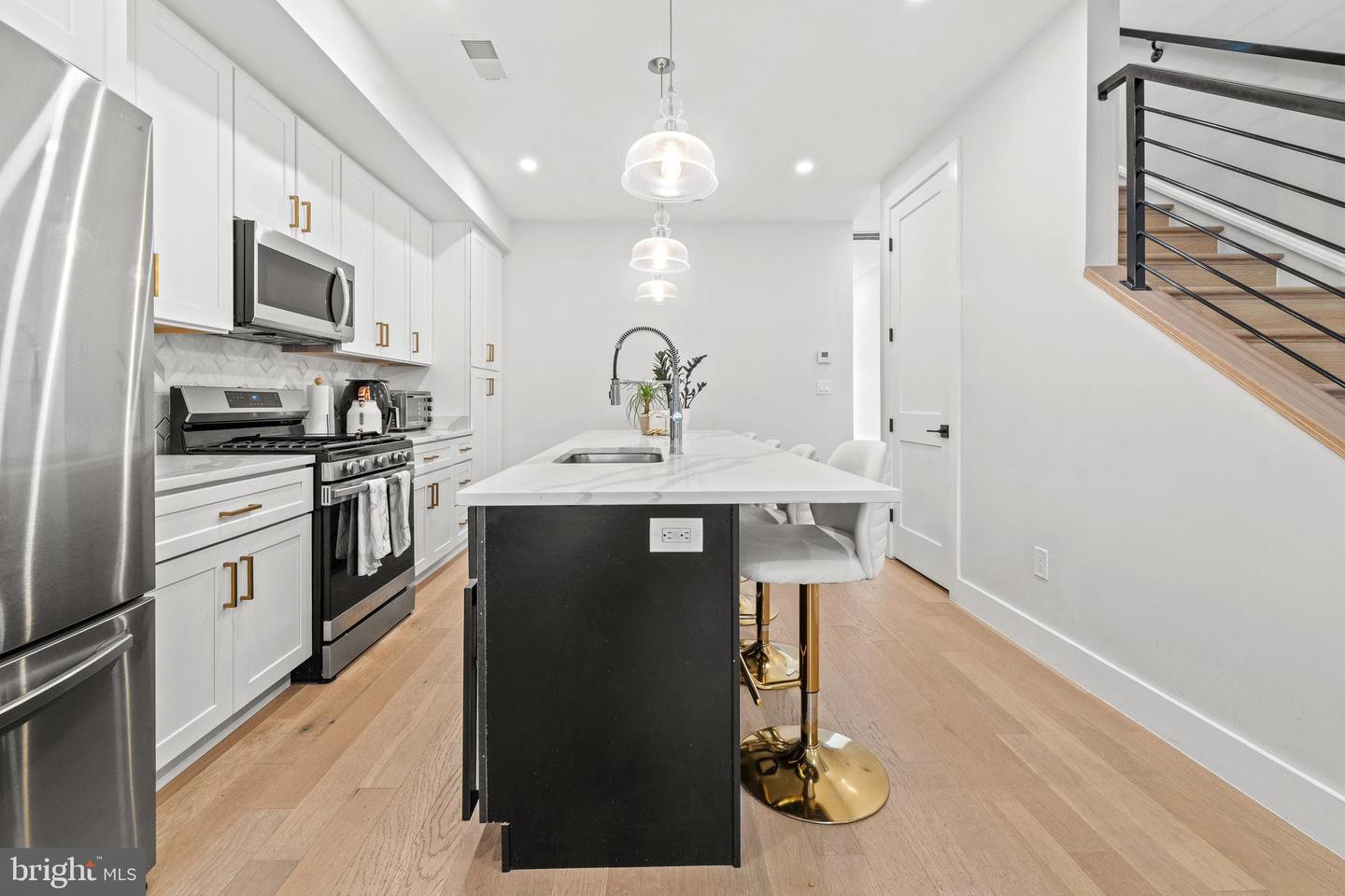 1509 D ST NE #2, WASHINGTON, District Of Columbia 20002, 4 Bedrooms Bedrooms, ,3 BathroomsBathrooms,Residential,For sale,1509 D ST NE #2,DCDC2211412 MLS # DCDC2211412
