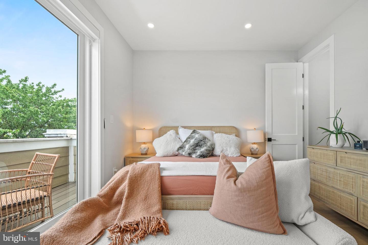 1509 D ST NE #2, WASHINGTON, District Of Columbia 20002, 4 Bedrooms Bedrooms, ,3 BathroomsBathrooms,Residential,For sale,1509 D ST NE #2,DCDC2211412 MLS # DCDC2211412