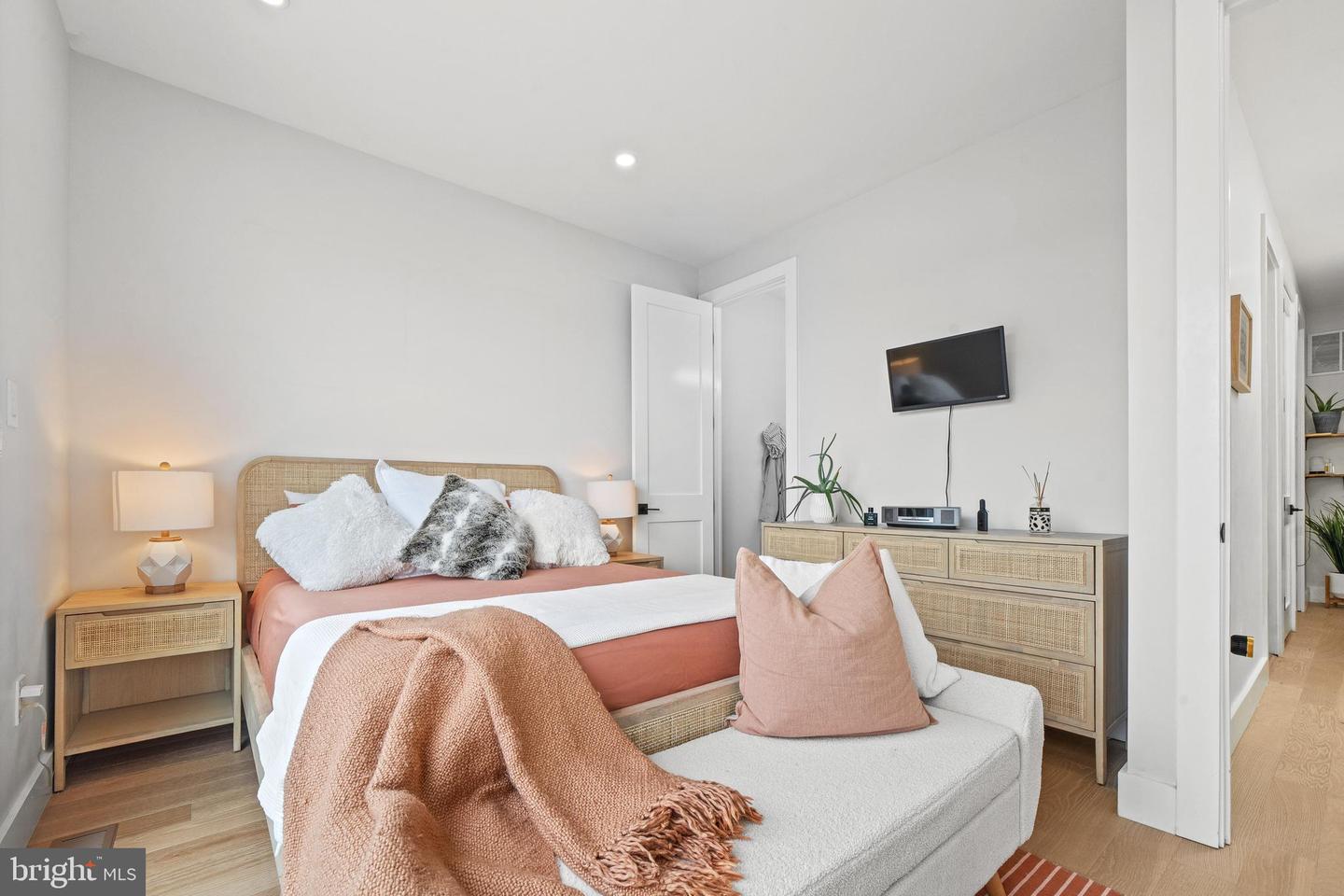 1509 D ST NE #2, WASHINGTON, District Of Columbia 20002, 4 Bedrooms Bedrooms, ,3 BathroomsBathrooms,Residential,For sale,1509 D ST NE #2,DCDC2211412 MLS # DCDC2211412