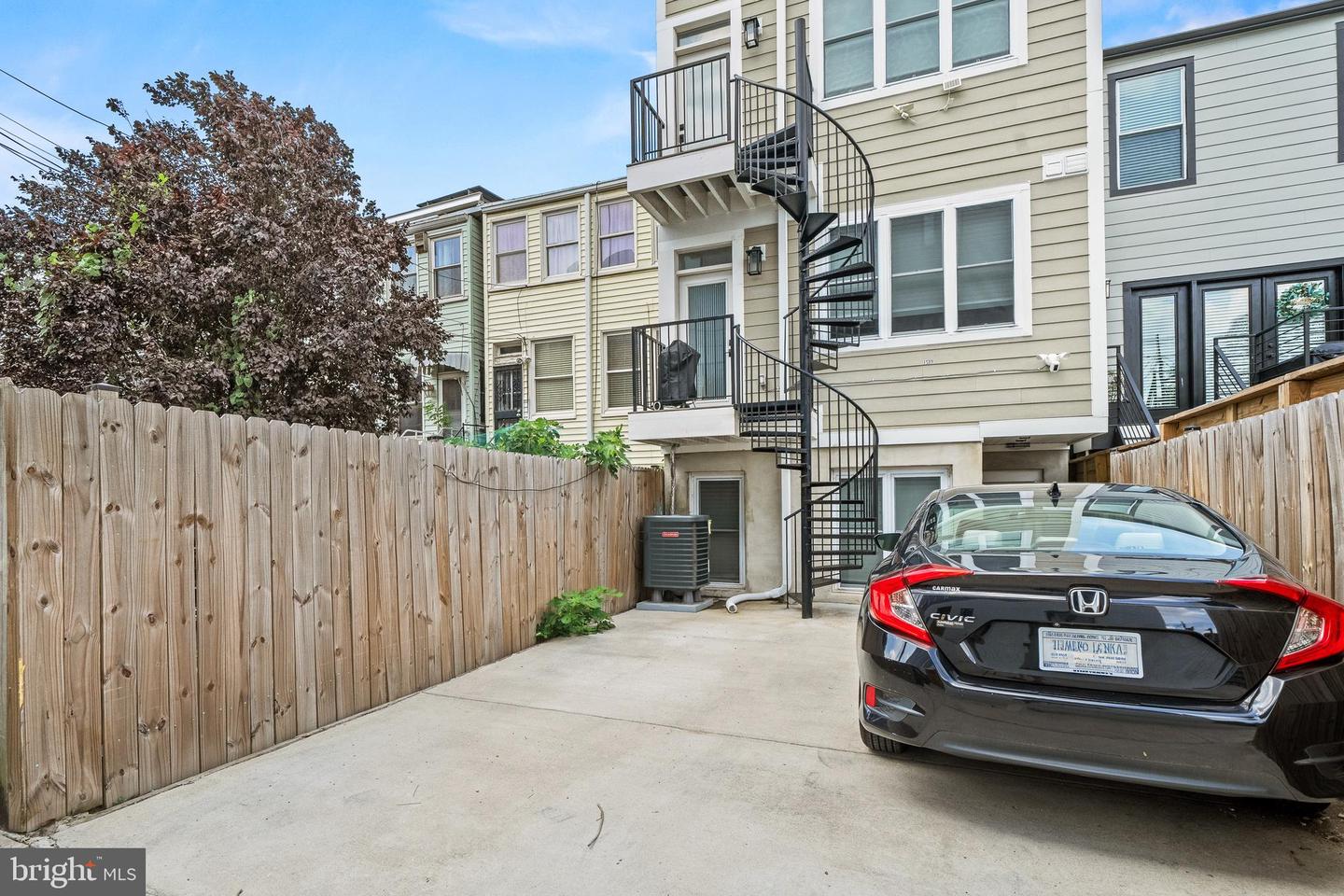 1509 D ST NE #2, WASHINGTON, District Of Columbia 20002, 4 Bedrooms Bedrooms, ,3 BathroomsBathrooms,Residential,For sale,1509 D ST NE #2,DCDC2211412 MLS # DCDC2211412