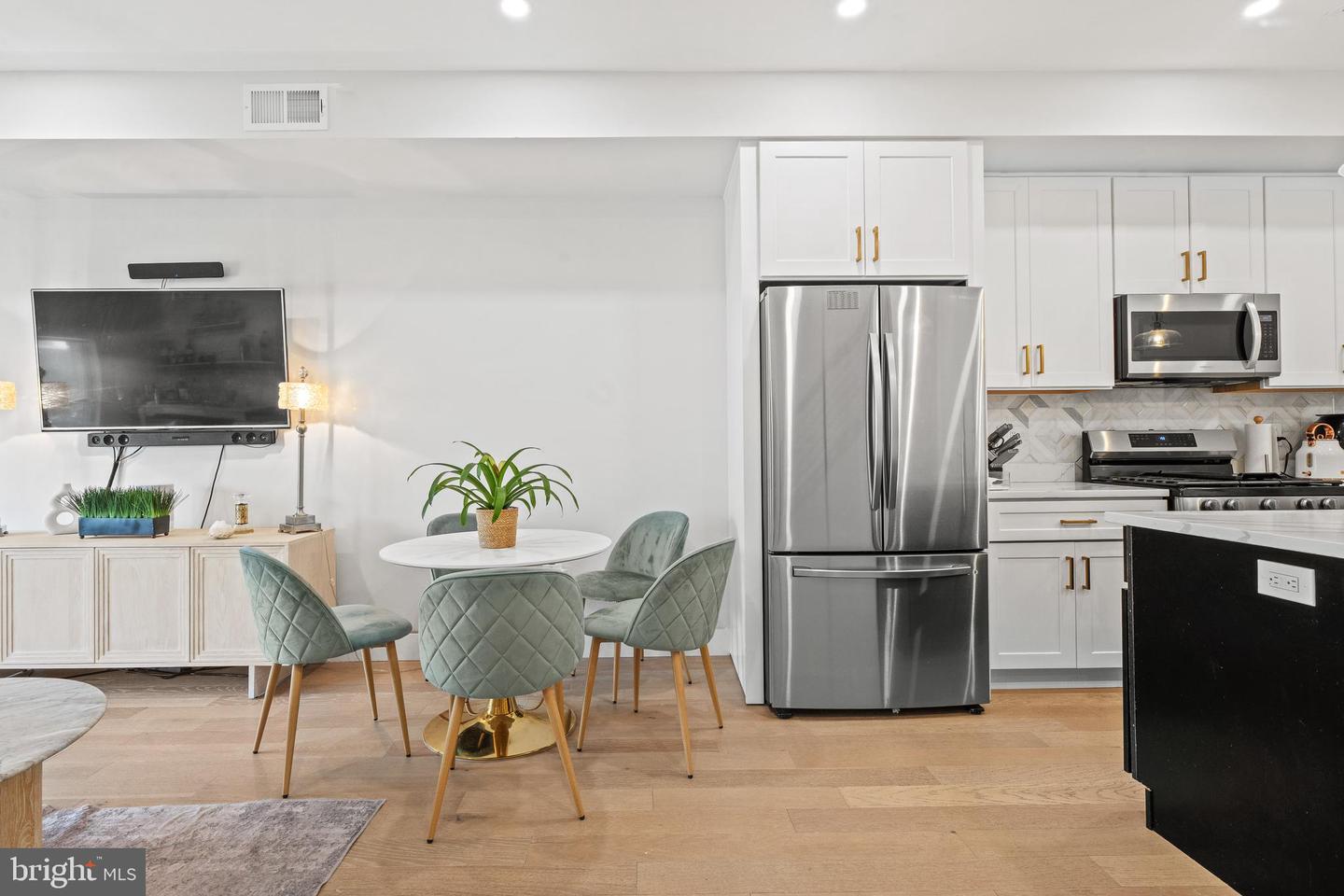 1509 D ST NE #2, WASHINGTON, District Of Columbia 20002, 4 Bedrooms Bedrooms, ,3 BathroomsBathrooms,Residential,For sale,1509 D ST NE #2,DCDC2211412 MLS # DCDC2211412