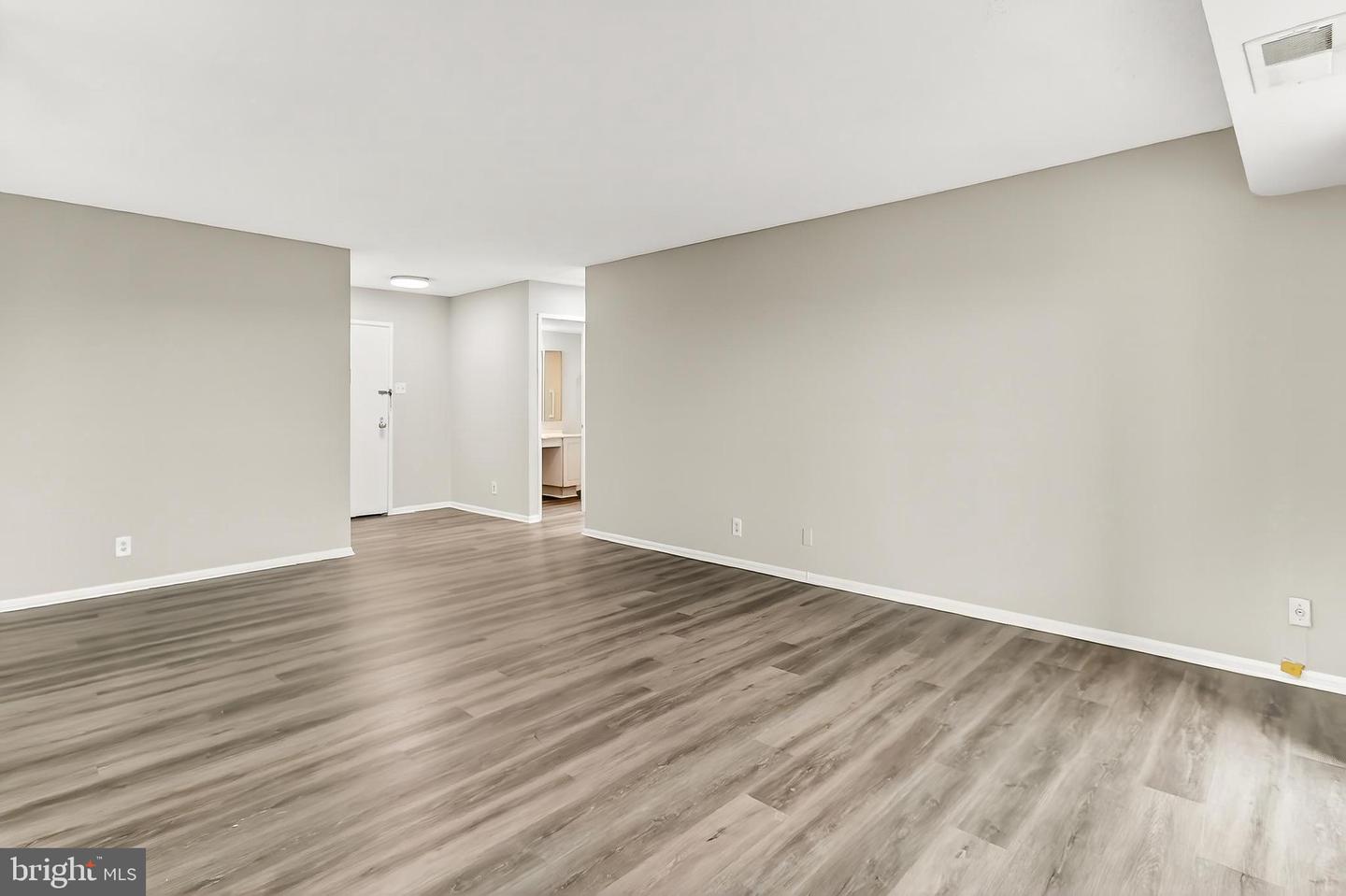 203 YOAKUM PKWY #918, ALEXANDRIA, Virginia 22304, 1 Bedroom Bedrooms, ,1 BathroomBathrooms,Residential,For sale,203 YOAKUM PKWY #918,VAAX2048368 MLS # VAAX2048368