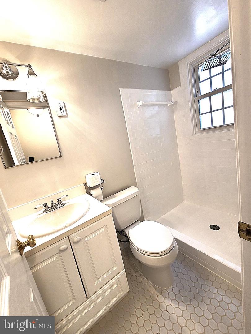 7910 HARWOOD PL, SPRINGFIELD, Virginia 22152, 4 Bedrooms Bedrooms, ,2 BathroomsBathrooms,Residential,For sale,7910 HARWOOD PL,VAFX2261252 MLS # VAFX2261252
