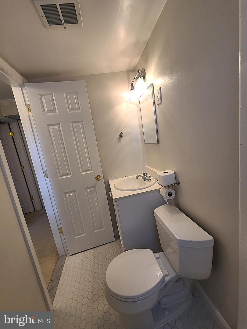 7910 HARWOOD PL, SPRINGFIELD, Virginia 22152, 4 Bedrooms Bedrooms, ,2 BathroomsBathrooms,Residential,For sale,7910 HARWOOD PL,VAFX2261252 MLS # VAFX2261252