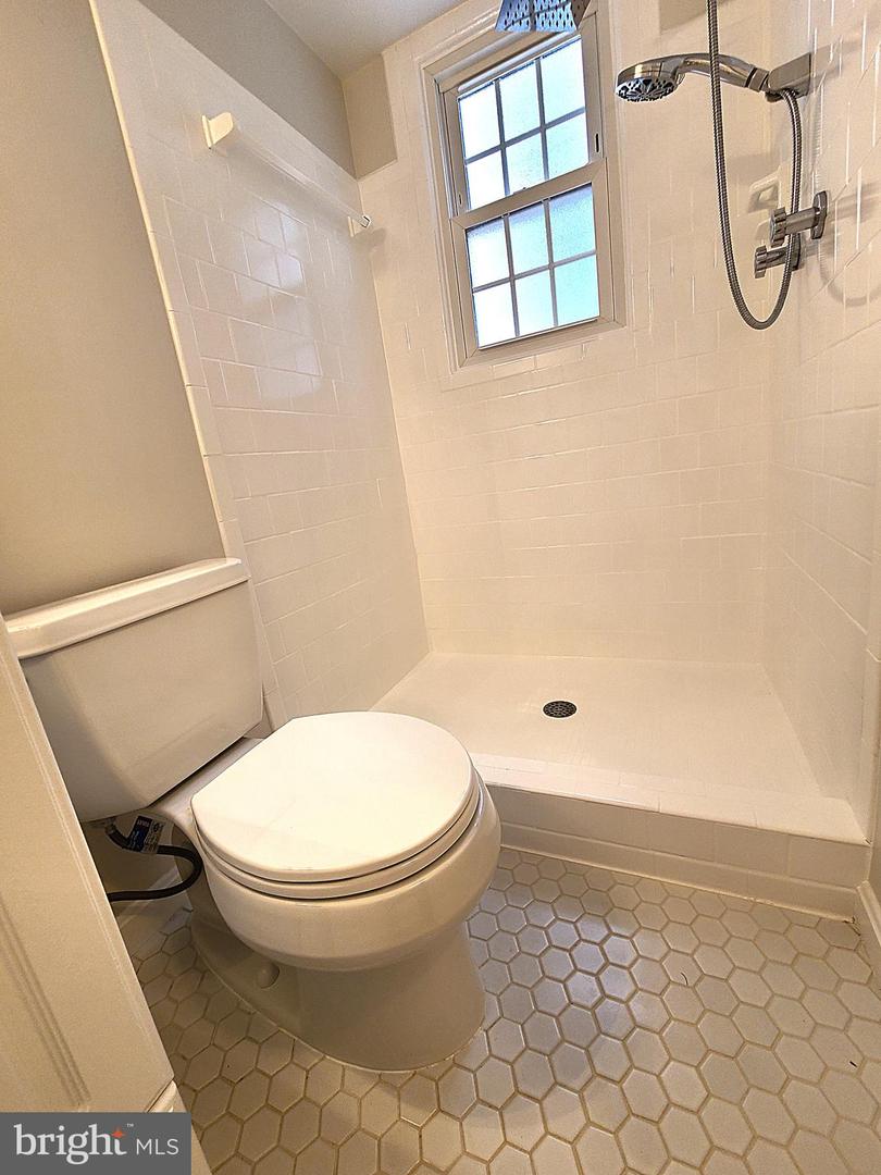 7910 HARWOOD PL, SPRINGFIELD, Virginia 22152, 4 Bedrooms Bedrooms, ,2 BathroomsBathrooms,Residential,For sale,7910 HARWOOD PL,VAFX2261252 MLS # VAFX2261252