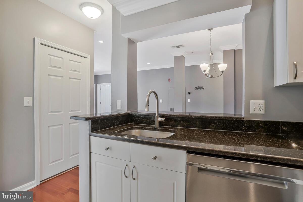 4551 STRUTFIELD LN #4113, ALEXANDRIA, Virginia 22311, 2 Bedrooms Bedrooms, ,2 BathroomsBathrooms,Residential,For sale,4551 STRUTFIELD LN #4113,VAAX2048594 MLS # VAAX2048594