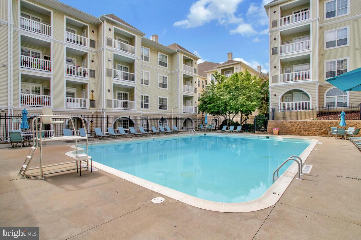 4551 STRUTFIELD LN #4113, ALEXANDRIA, Virginia 22311, 2 Bedrooms Bedrooms, ,2 BathroomsBathrooms,Residential,For sale,4551 STRUTFIELD LN #4113,VAAX2048594 MLS # VAAX2048594
