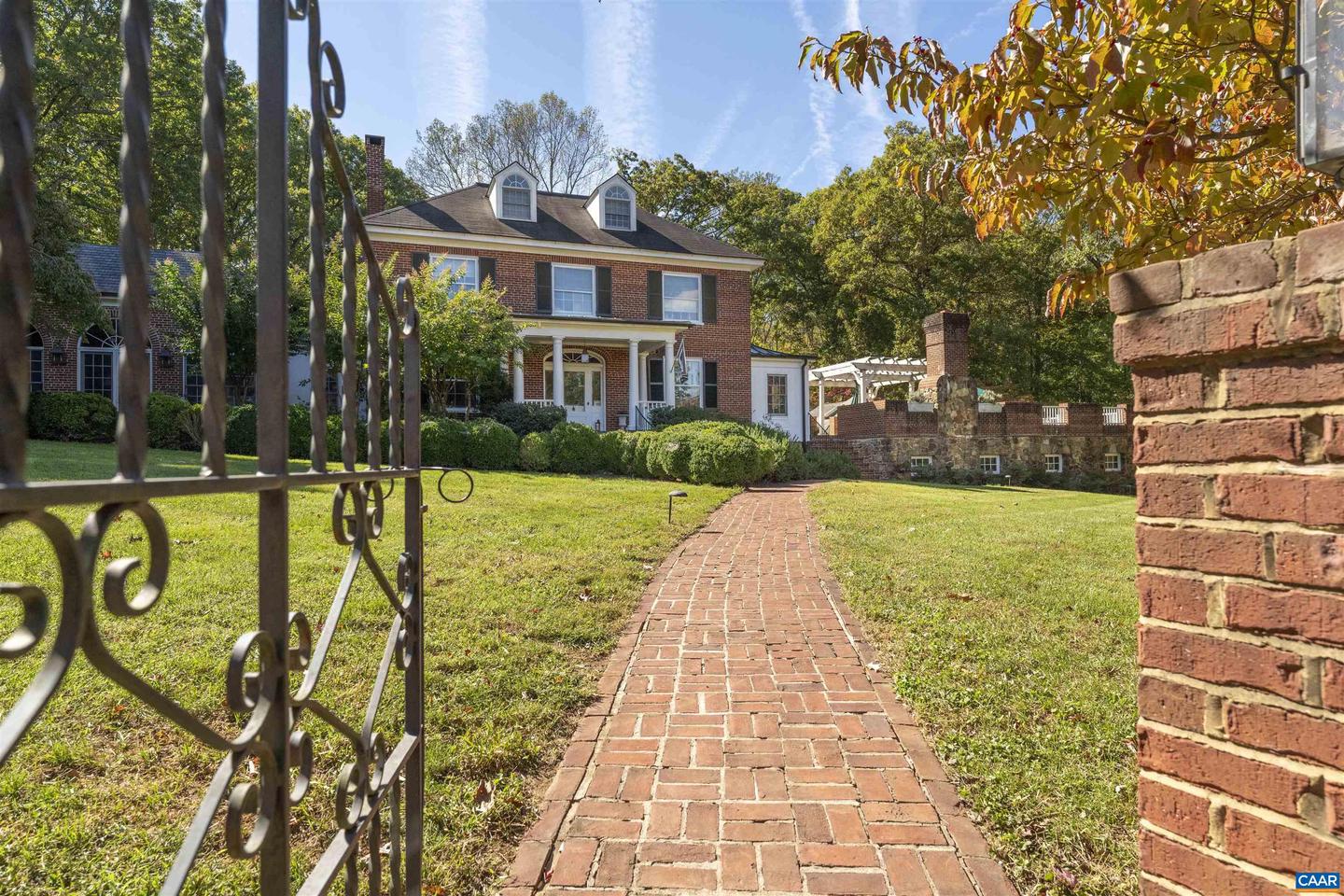 4040 EDGE VALLEY RD, NORTH GARDEN, Virginia 22959, 5 Bedrooms Bedrooms, ,3 BathroomsBathrooms,Residential,For sale,4040 EDGE VALLEY RD,667826 MLS # 667826