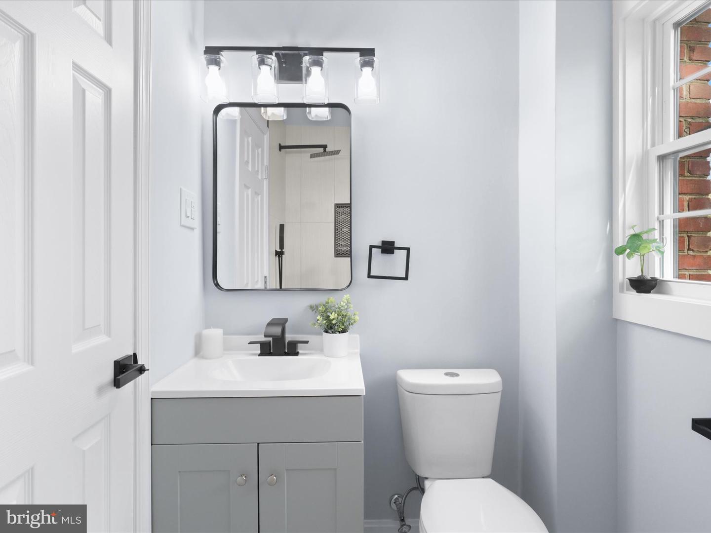 2126 HUNTINGTON AVE, ALEXANDRIA, Virginia 22303, 2 Bedrooms Bedrooms, ,2 BathroomsBathrooms,Residential,For sale,2126 HUNTINGTON AVE,VAFX2229436 MLS # VAFX2229436