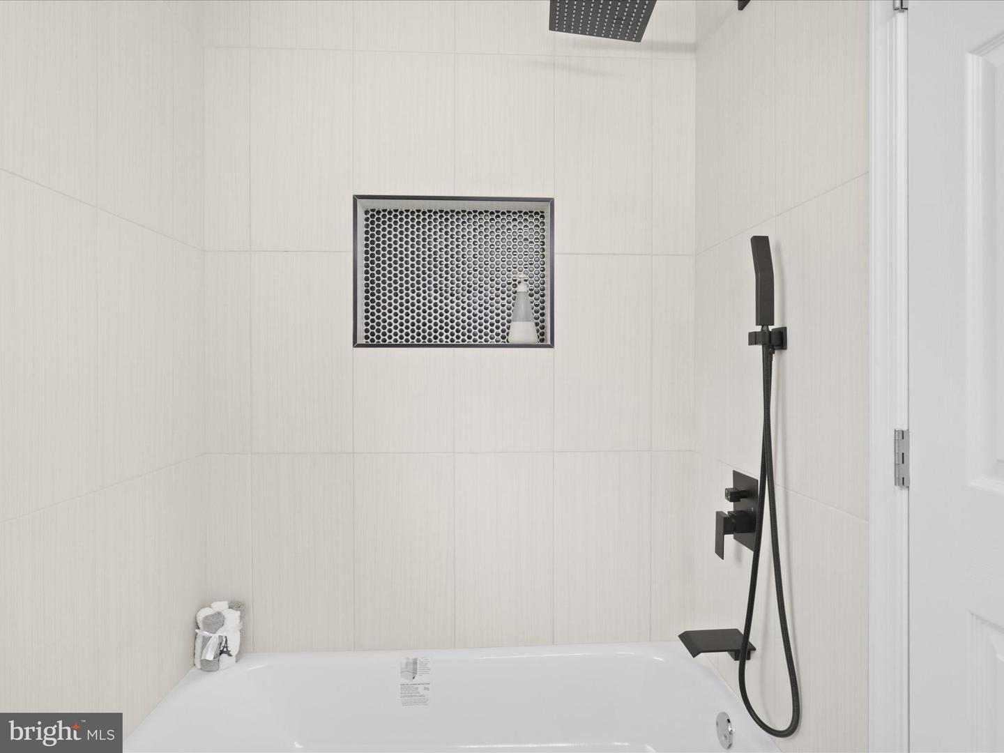 2126 HUNTINGTON AVE, ALEXANDRIA, Virginia 22303, 2 Bedrooms Bedrooms, ,2 BathroomsBathrooms,Residential,For sale,2126 HUNTINGTON AVE,VAFX2229436 MLS # VAFX2229436