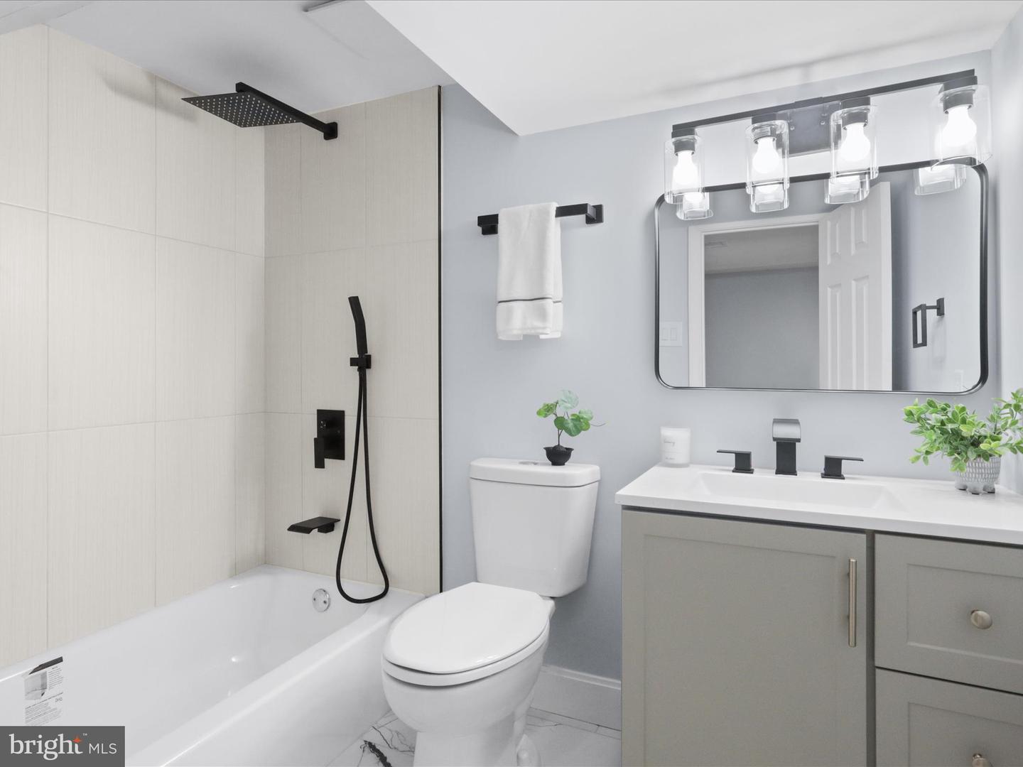 2126 HUNTINGTON AVE, ALEXANDRIA, Virginia 22303, 2 Bedrooms Bedrooms, ,2 BathroomsBathrooms,Residential,For sale,2126 HUNTINGTON AVE,VAFX2229436 MLS # VAFX2229436