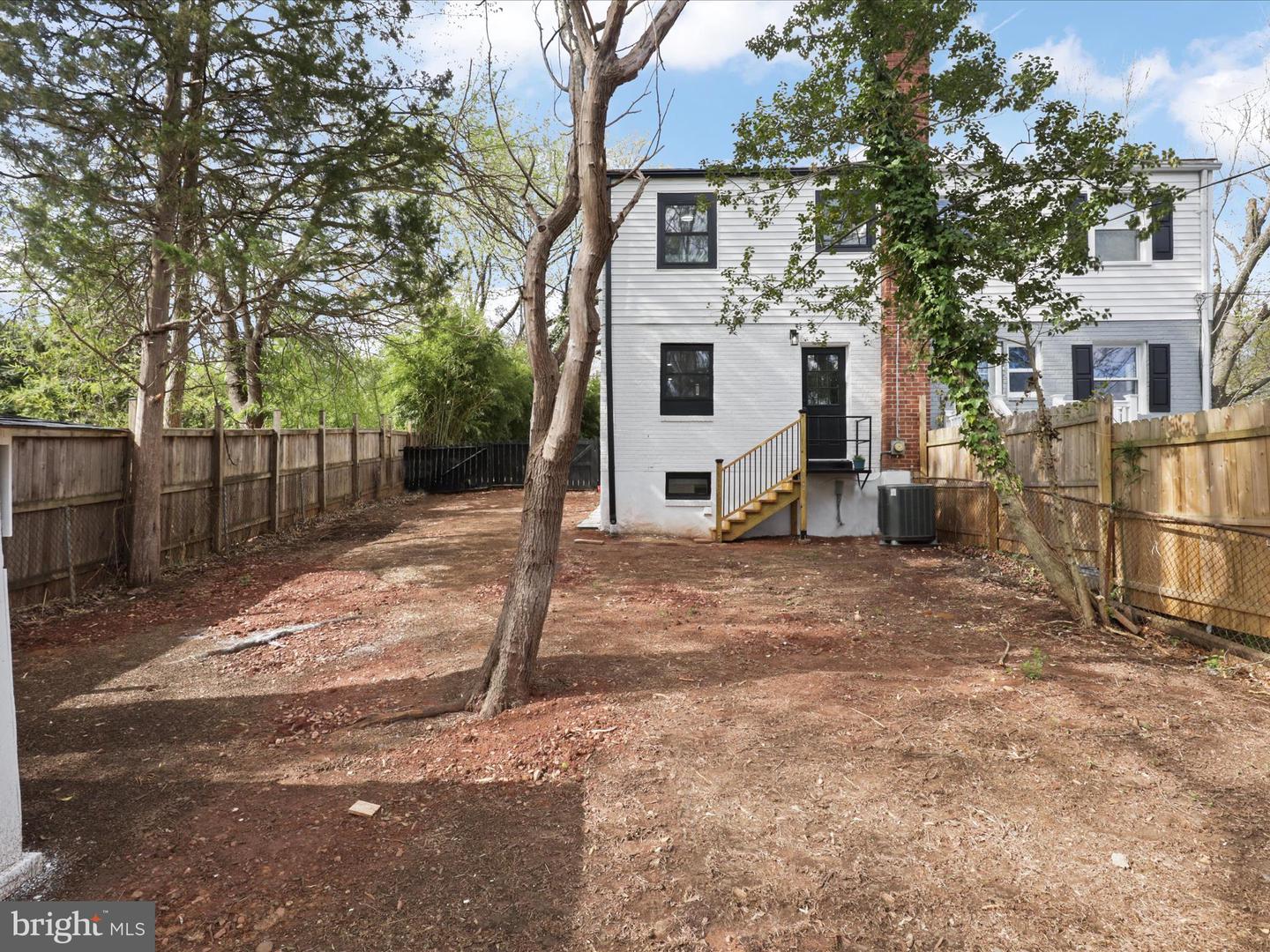 2126 HUNTINGTON AVE, ALEXANDRIA, Virginia 22303, 2 Bedrooms Bedrooms, ,2 BathroomsBathrooms,Residential,For sale,2126 HUNTINGTON AVE,VAFX2229436 MLS # VAFX2229436