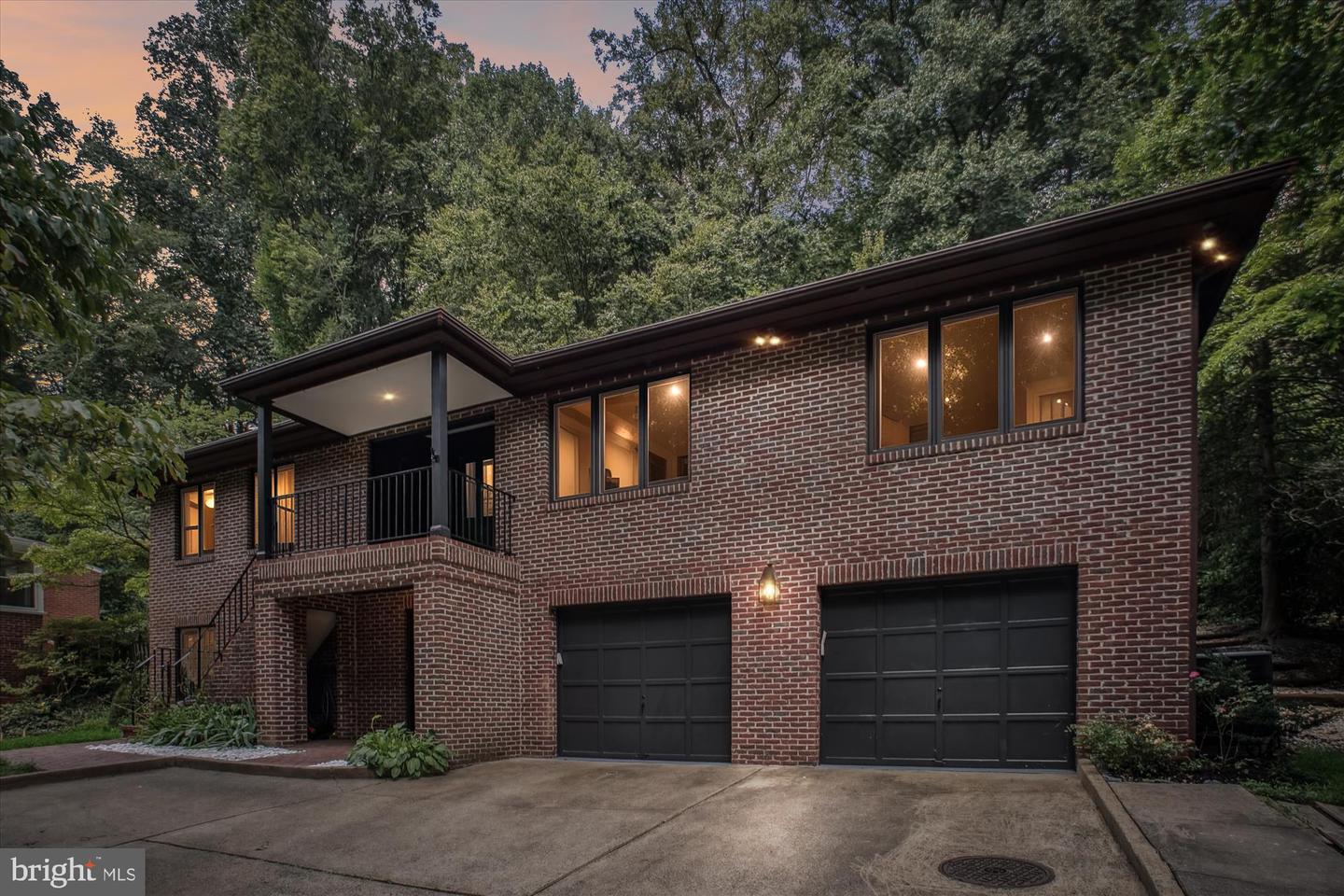 3909 30TH ST N, ARLINGTON, Virginia 22207, 4 Bedrooms Bedrooms, ,4 BathroomsBathrooms,Residential,For sale,3909 30TH ST N,VAAR2055692 MLS # VAAR2055692