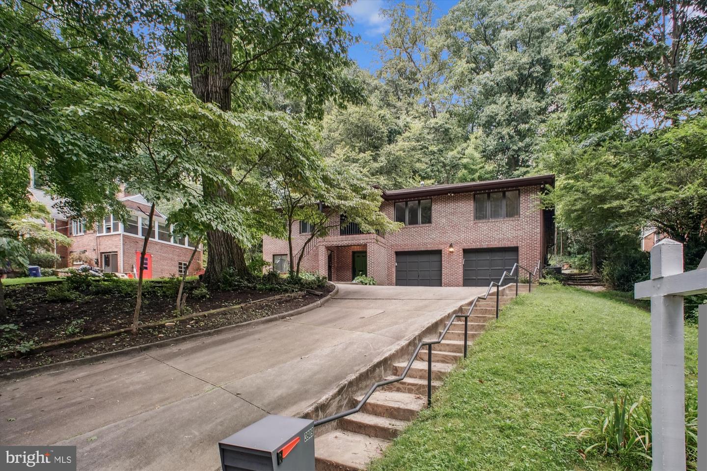 3909 30TH ST N, ARLINGTON, Virginia 22207, 4 Bedrooms Bedrooms, ,4 BathroomsBathrooms,Residential,For sale,3909 30TH ST N,VAAR2055692 MLS # VAAR2055692