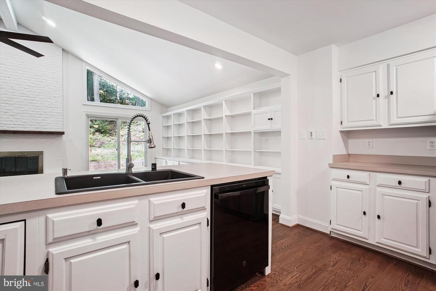 3909 30TH ST N, ARLINGTON, Virginia 22207, 4 Bedrooms Bedrooms, ,4 BathroomsBathrooms,Residential,For sale,3909 30TH ST N,VAAR2055692 MLS # VAAR2055692