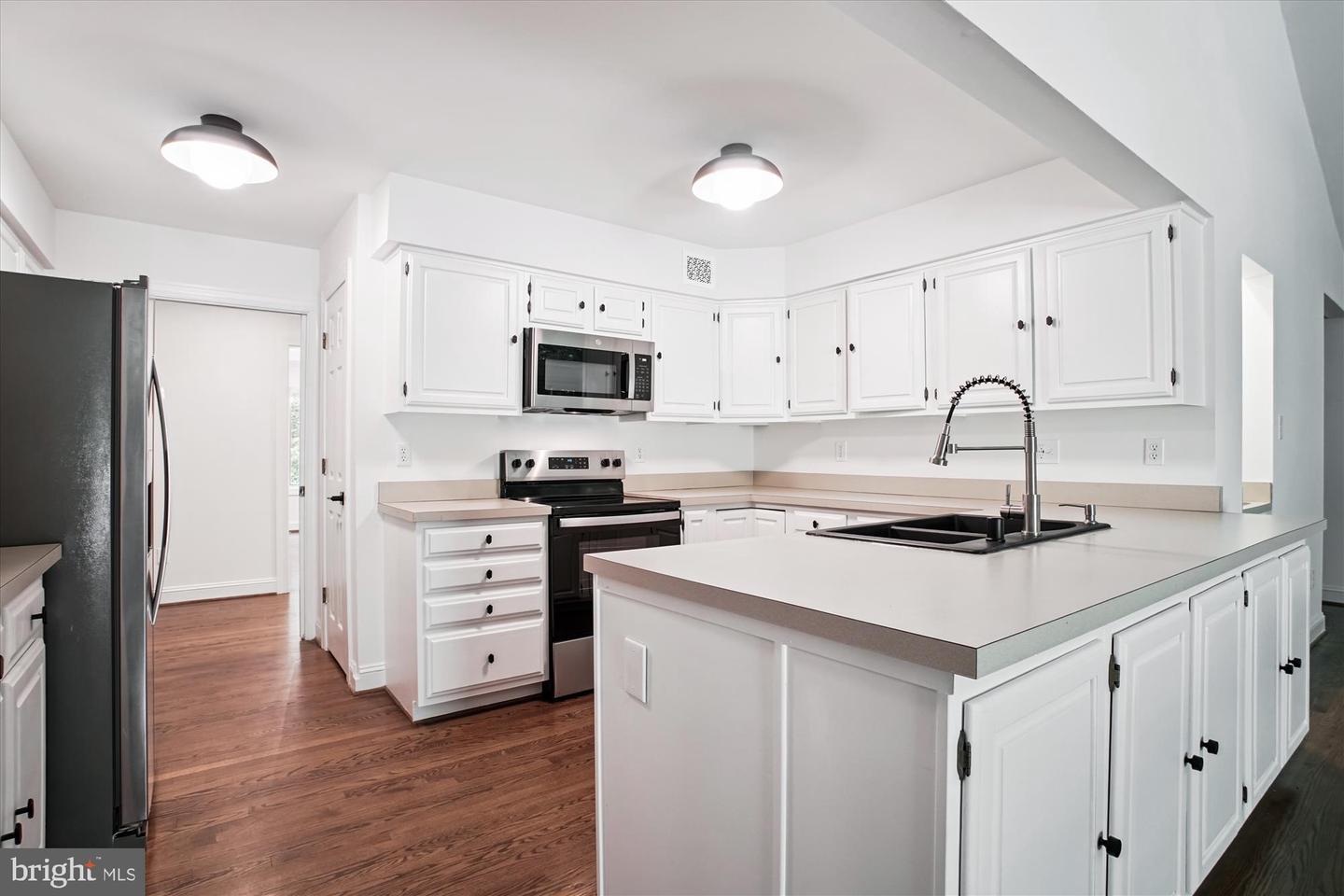 3909 30TH ST N, ARLINGTON, Virginia 22207, 4 Bedrooms Bedrooms, ,4 BathroomsBathrooms,Residential,For sale,3909 30TH ST N,VAAR2055692 MLS # VAAR2055692