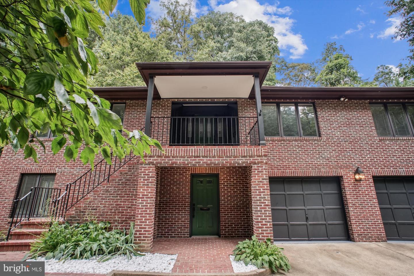 3909 30TH ST N, ARLINGTON, Virginia 22207, 4 Bedrooms Bedrooms, ,4 BathroomsBathrooms,Residential,For sale,3909 30TH ST N,VAAR2055692 MLS # VAAR2055692