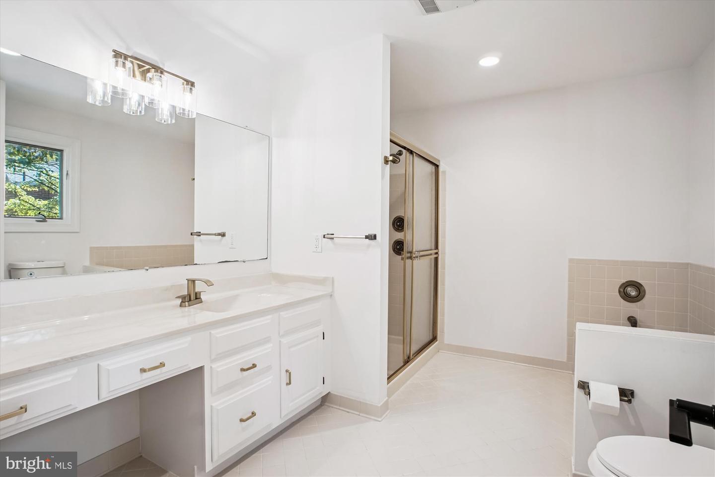 3909 30TH ST N, ARLINGTON, Virginia 22207, 4 Bedrooms Bedrooms, ,4 BathroomsBathrooms,Residential,For sale,3909 30TH ST N,VAAR2055692 MLS # VAAR2055692