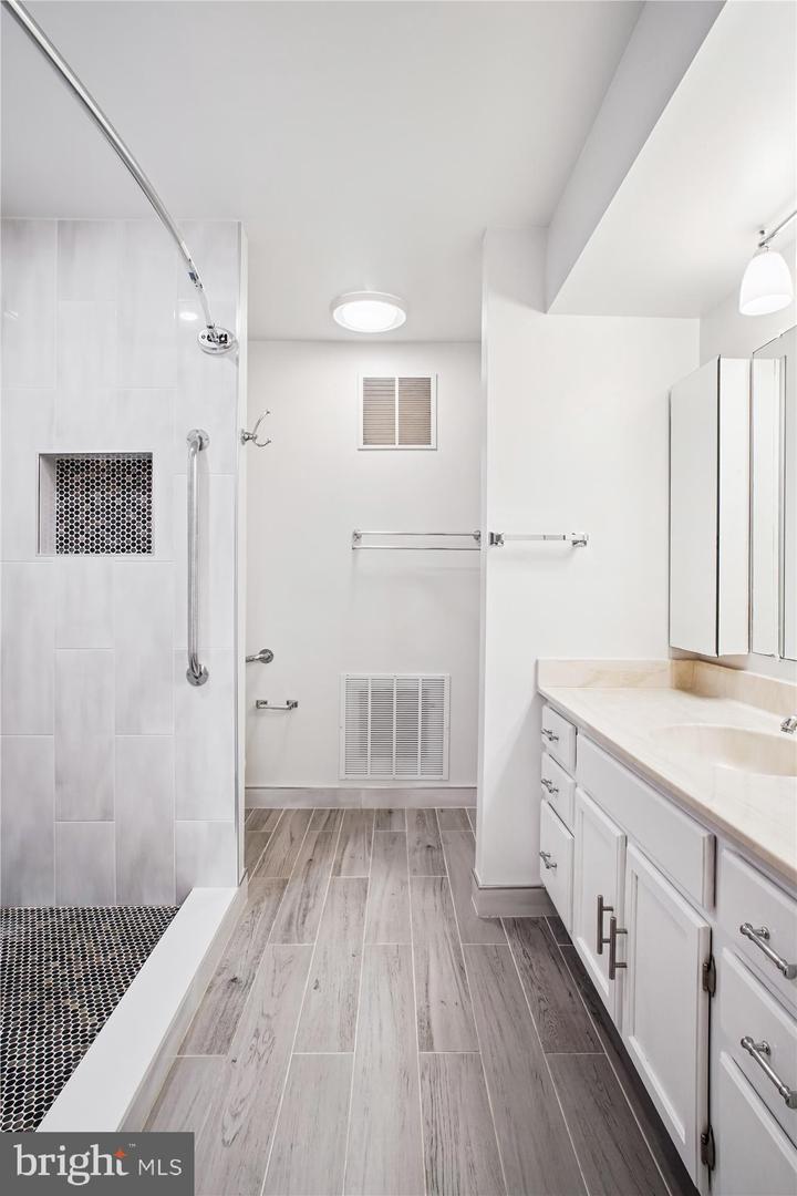 3909 30TH ST N, ARLINGTON, Virginia 22207, 4 Bedrooms Bedrooms, ,4 BathroomsBathrooms,Residential,For sale,3909 30TH ST N,VAAR2055692 MLS # VAAR2055692