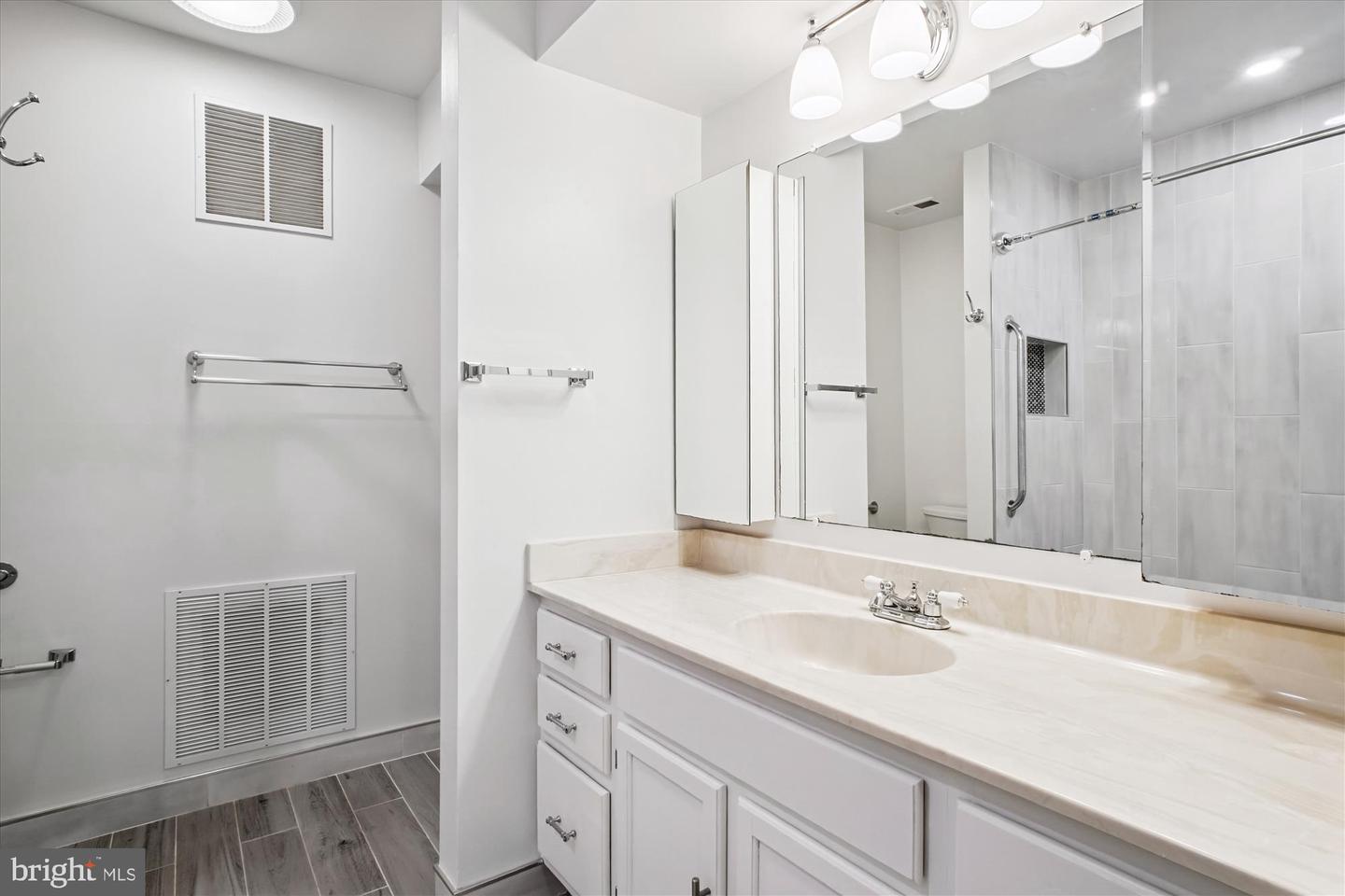 3909 30TH ST N, ARLINGTON, Virginia 22207, 4 Bedrooms Bedrooms, ,4 BathroomsBathrooms,Residential,For sale,3909 30TH ST N,VAAR2055692 MLS # VAAR2055692