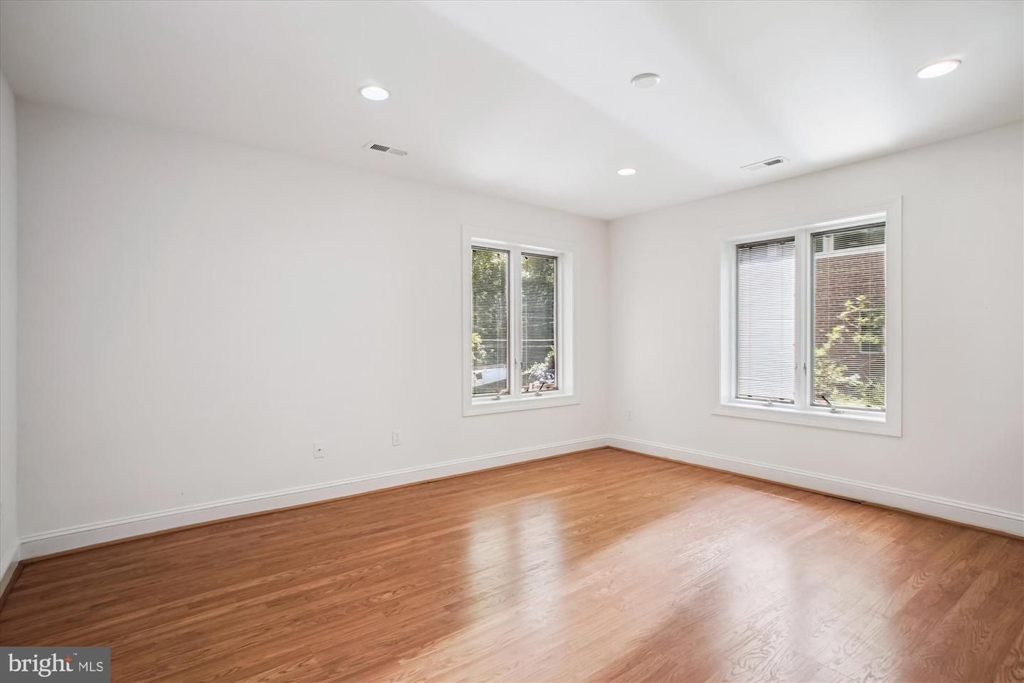 3909 30TH ST N, ARLINGTON, Virginia 22207, 4 Bedrooms Bedrooms, ,4 BathroomsBathrooms,Residential,For sale,3909 30TH ST N,VAAR2055692 MLS # VAAR2055692