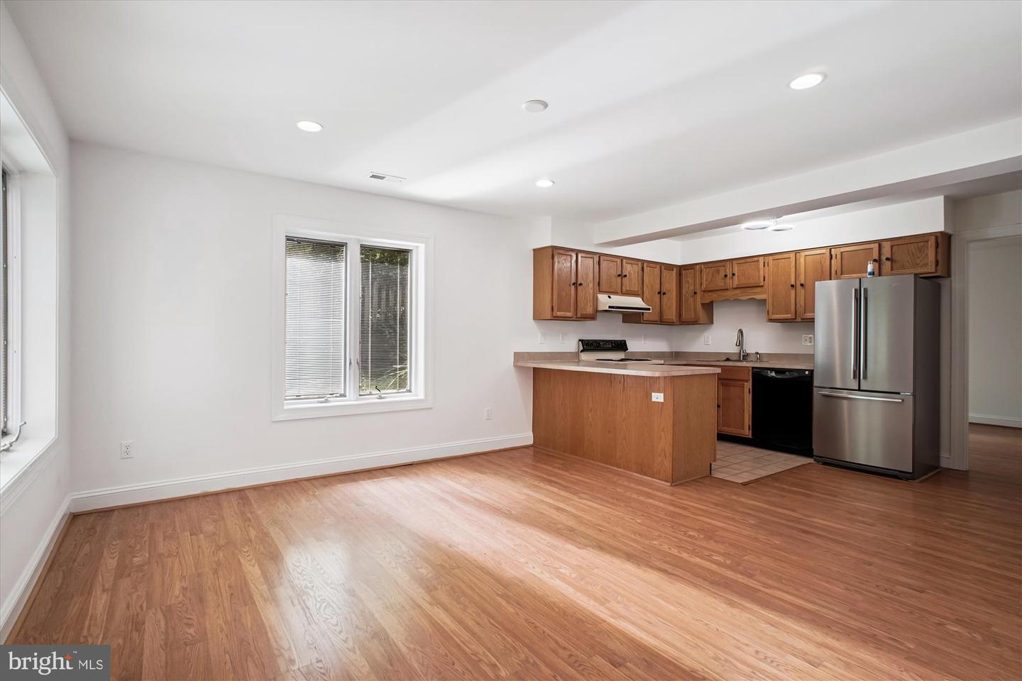 3909 30TH ST N, ARLINGTON, Virginia 22207, 4 Bedrooms Bedrooms, ,4 BathroomsBathrooms,Residential,For sale,3909 30TH ST N,VAAR2055692 MLS # VAAR2055692