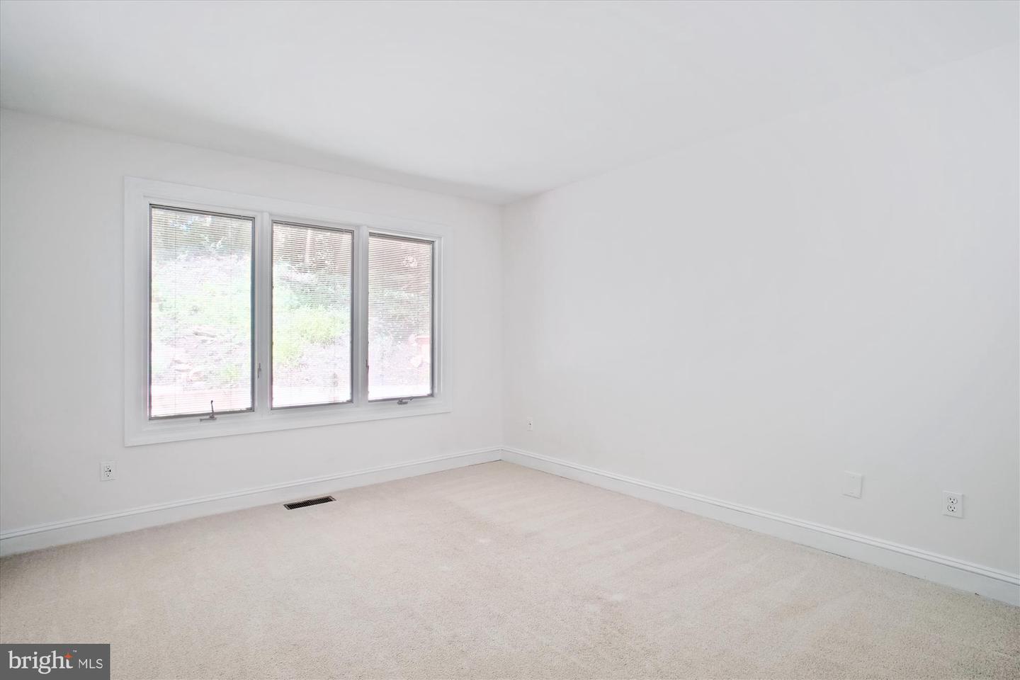 3909 30TH ST N, ARLINGTON, Virginia 22207, 4 Bedrooms Bedrooms, ,4 BathroomsBathrooms,Residential,For sale,3909 30TH ST N,VAAR2055692 MLS # VAAR2055692