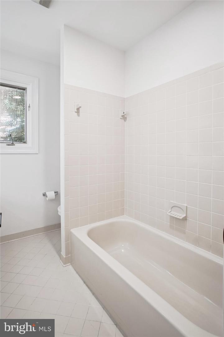 3909 30TH ST N, ARLINGTON, Virginia 22207, 4 Bedrooms Bedrooms, ,4 BathroomsBathrooms,Residential,For sale,3909 30TH ST N,VAAR2055692 MLS # VAAR2055692