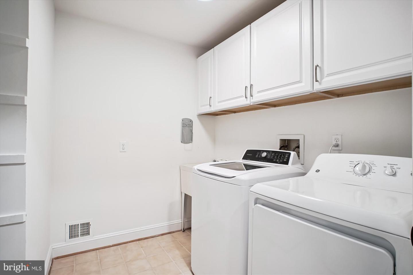 3909 30TH ST N, ARLINGTON, Virginia 22207, 4 Bedrooms Bedrooms, ,4 BathroomsBathrooms,Residential,For sale,3909 30TH ST N,VAAR2055692 MLS # VAAR2055692